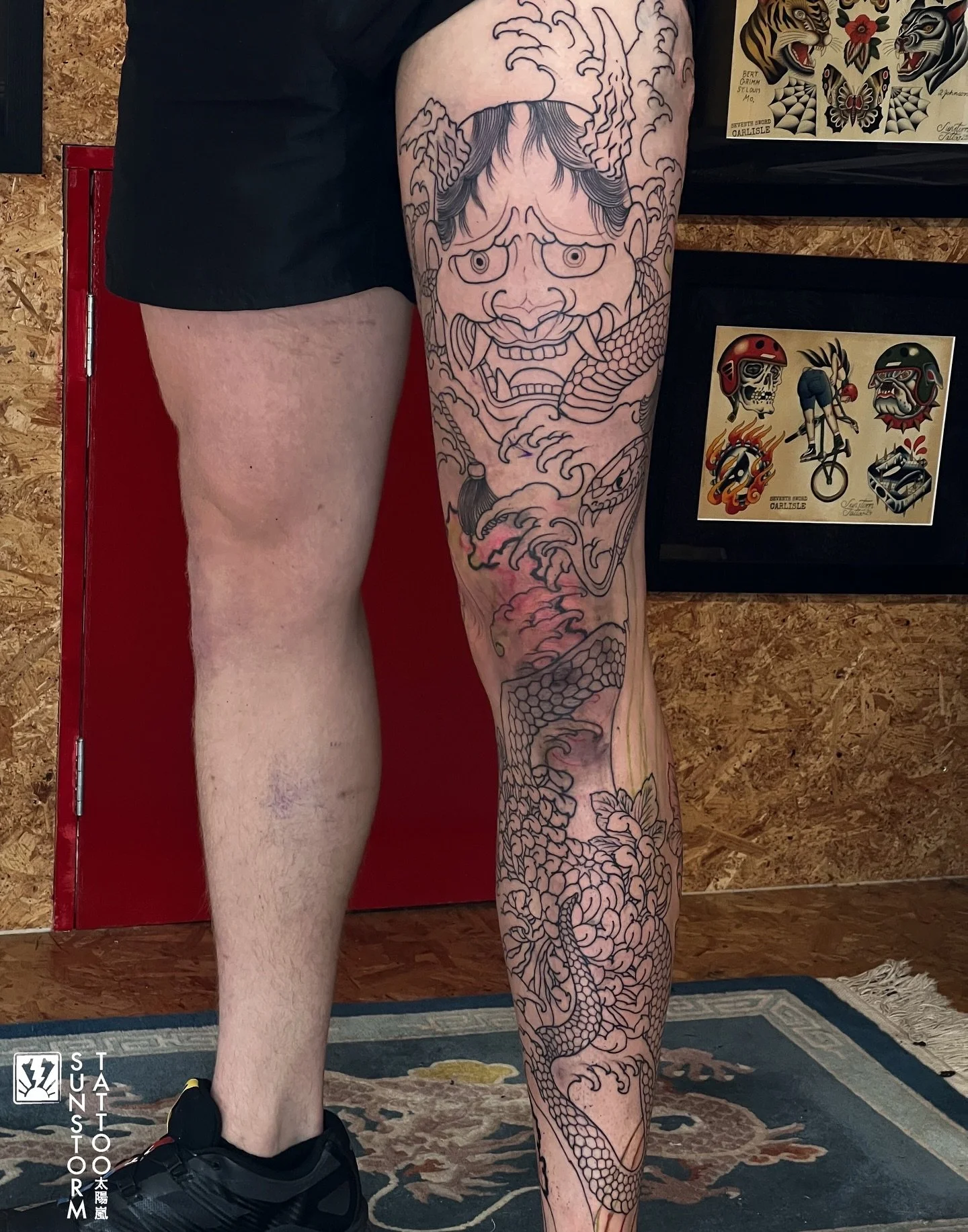 Two days of lining to start Max&rsquo;s leg. 
Top effort mate 💪🏽
@seventhswordtattoo
#tattoos #tattoor #japanesetattoo #irezumi #irezumiuk #wabori #snake #hebi #hannya #chrysanthemum #legsleeve #carlisle #carlisletattoo #cumbria #cumbriatattoo #sun