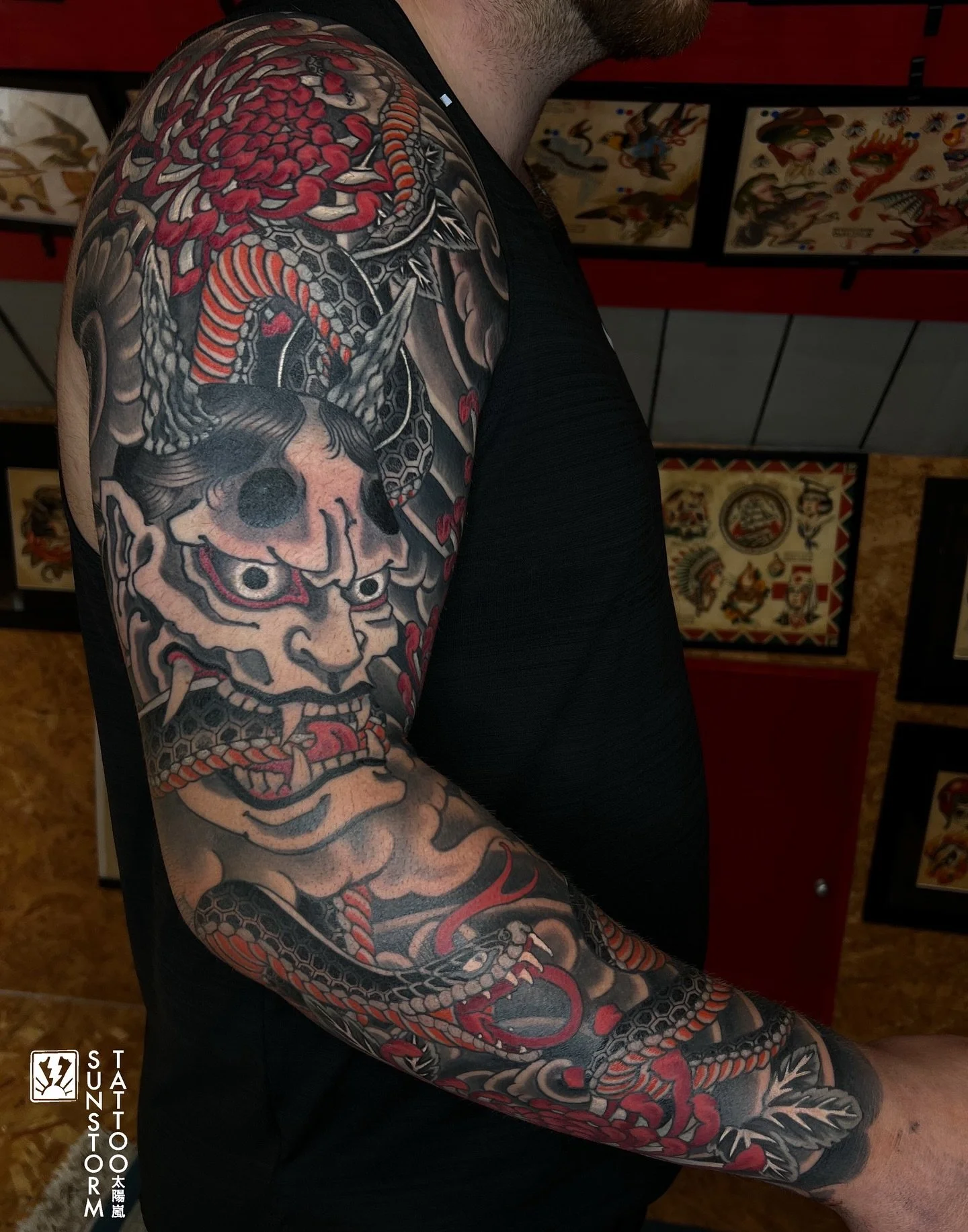 That&rsquo;s a wrap on Dan&rsquo;s sleeve. Thanks a lot mate!
I&rsquo;m taking in clients for large scale projects like these. Get in touch now to get yours 🫡
@seventhswordtattoo 
#tattoos #tattooer #japanesesleeve #irezumi #japanesetattoo #wabori #
