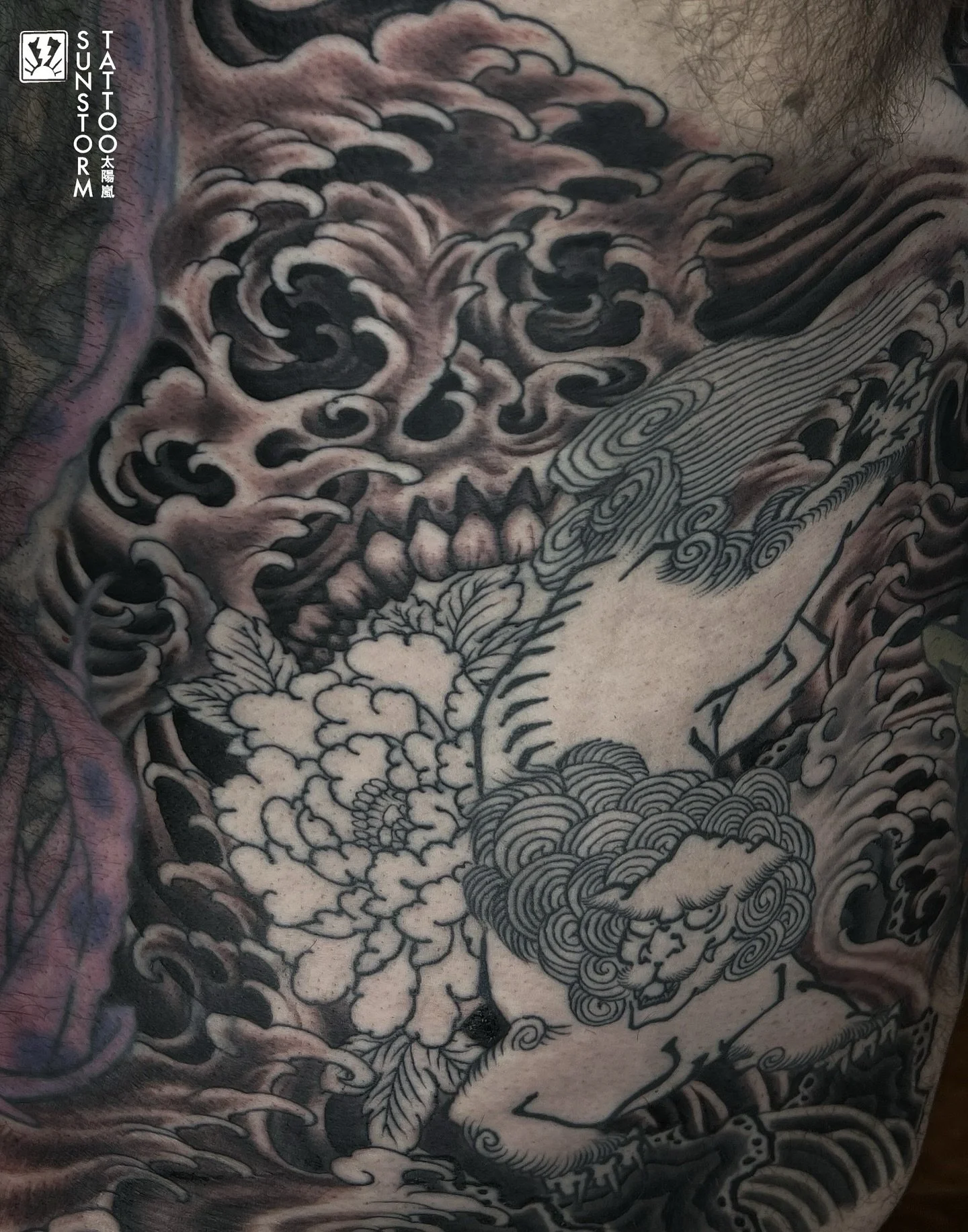 More cool background bits for @armstrong.mark 🔥
#tattoos #tattooer #irezumi #irezumiuk
#japanese #japanesetattoo #water #fingerwaves #skull #carlisle #carlisletattoo #cumbria #cumbriatattoo #sunstormtattoo