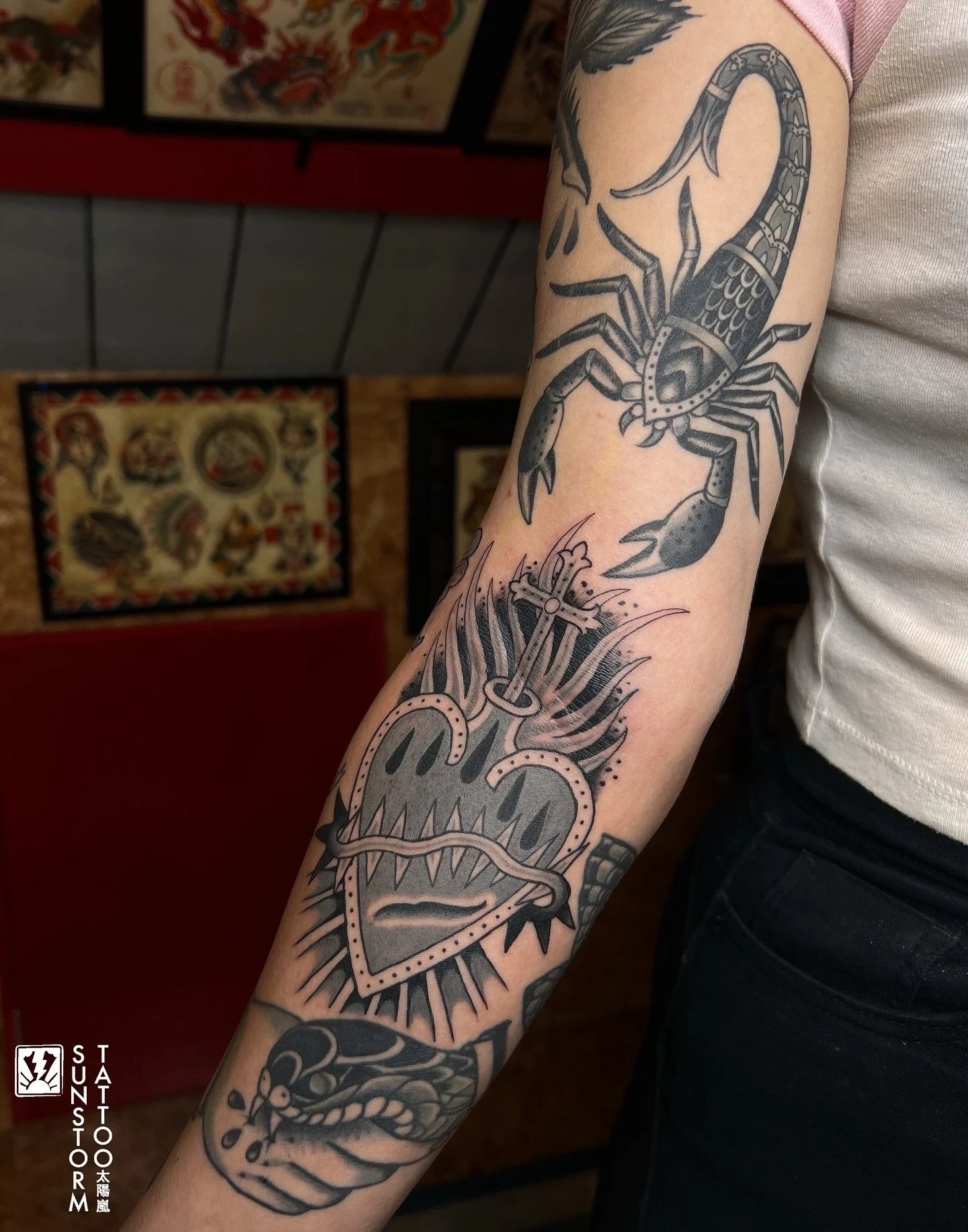 Sacred heart for @roxysimpson94. Her sleeve is coming together now and I&rsquo;m stoked with the results 😁
Swipe for a healed panther lady 
@seventhswordtattoo 
#tattoos #tattooer #traditionaltattoos #tradworkers #traditional #uktattoo #carlisle #ca