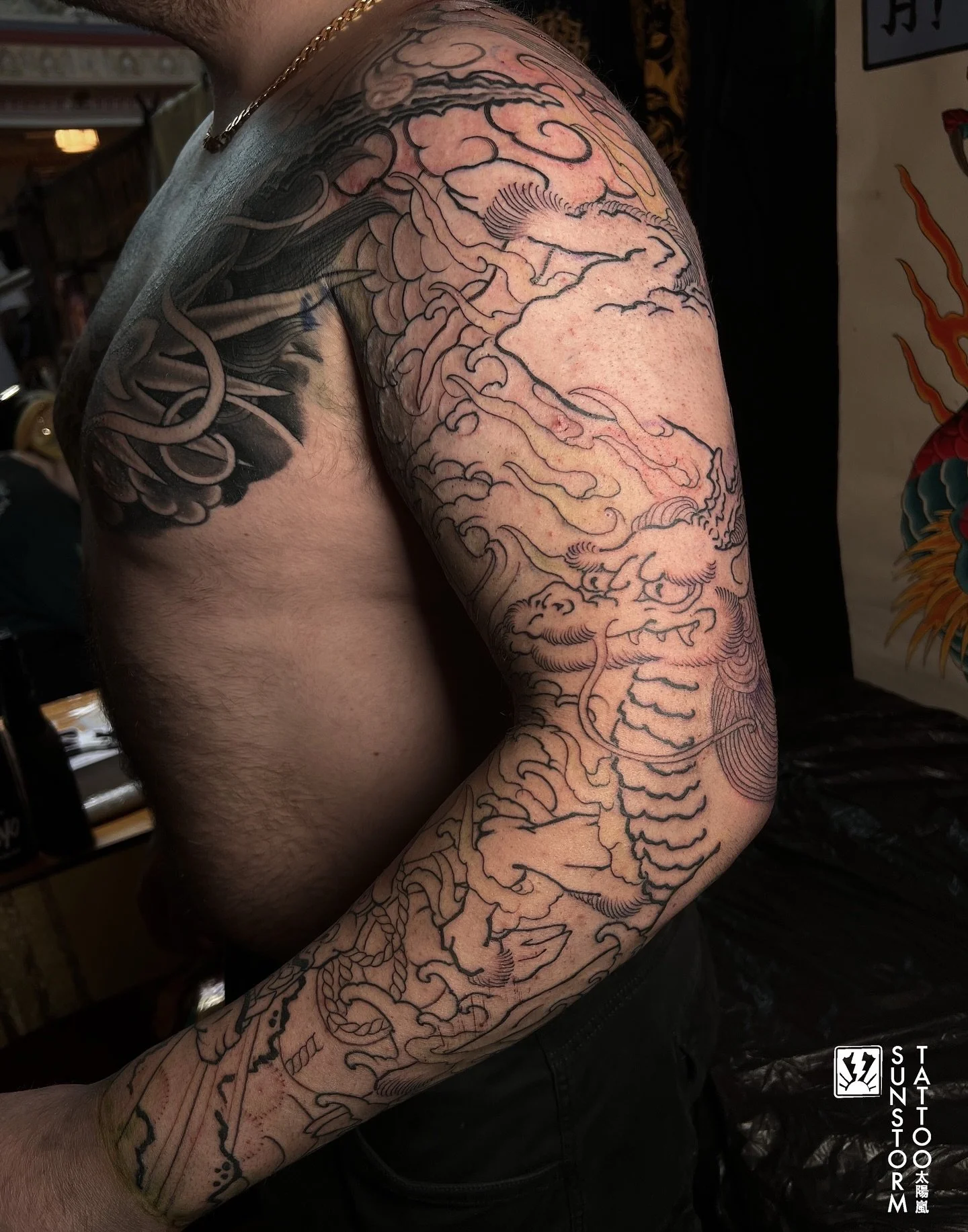 What a blast at @huddersfieldtattoofest 🔥🔥
@matt_blenks sat like a beast all day and got his sleeve lined up 🙏🏽
If you wanna get yours, drop me a message 😁🙏🏽
@seventhswordtattoo 
#tattoos #tattooer #huddersfield #huddersfieldtattoo #japanese #