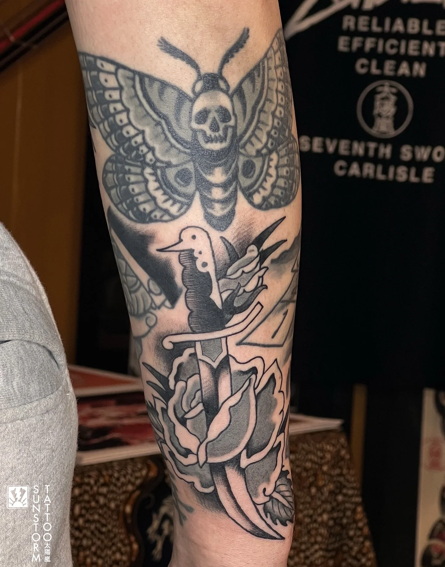 More for @roxysimpson94, fresh and some healed 
Thanks Rox! 
@seventhswordtattoo 
#tattoos #tattooer #traditional #traditionaltattoos #gapfiller #knife #carlisle #carlisletattoo #cumbriatattoo #cumbria #sunstormtattoo