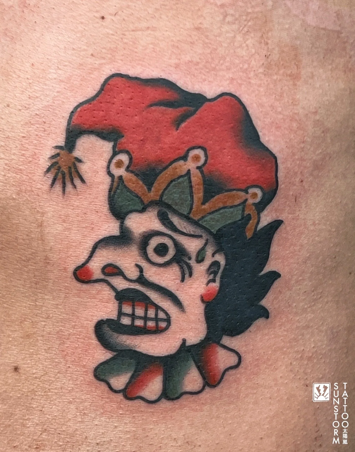 Anxious Jester and a couple of gals filled for @chrispy_cornflake today 🫱🏽&zwj;🫲🏼
@seventhswordtattoo 
#tattoos #traditionaltattoos #traditional #carlisle #carlisletattoo