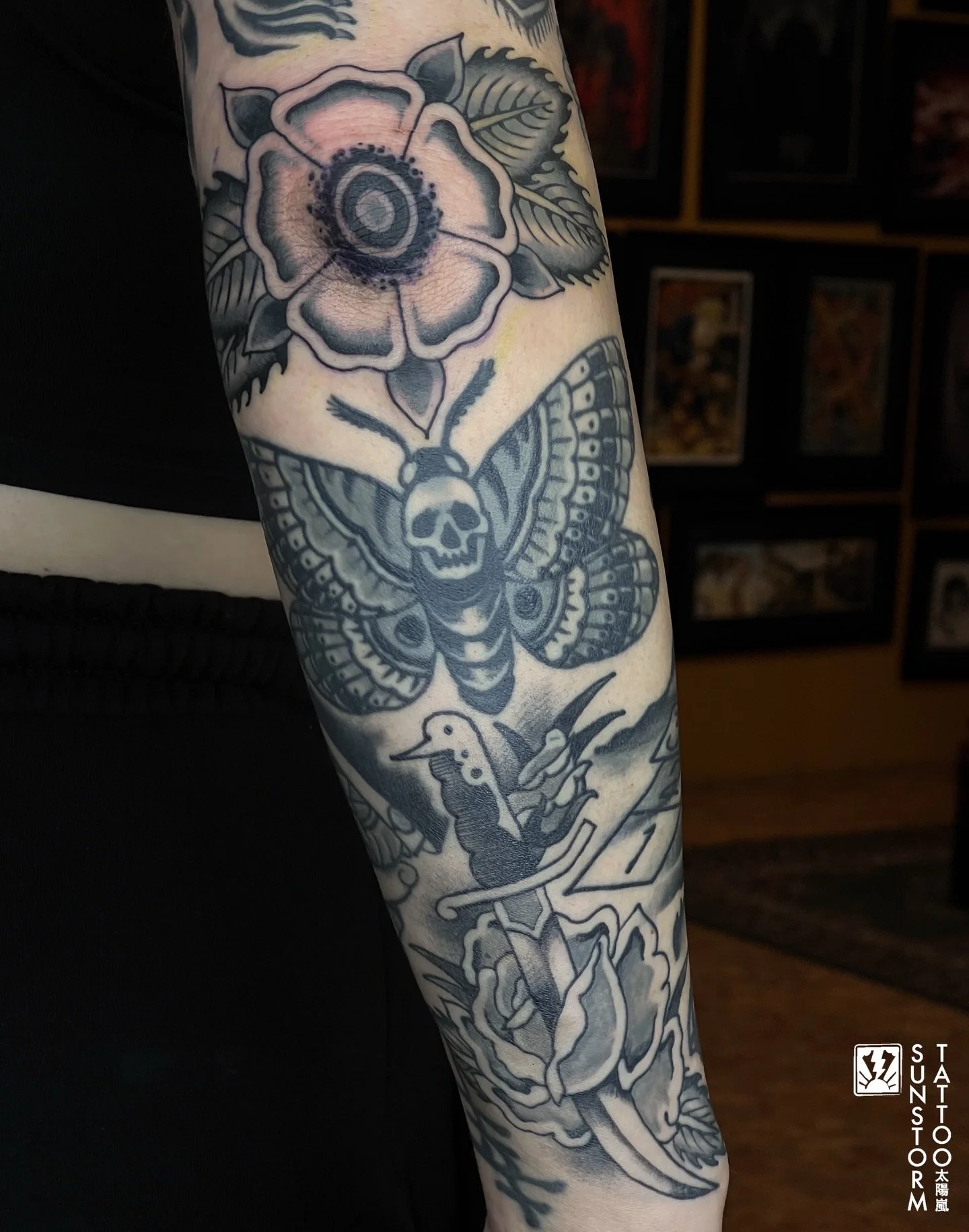 Filling some gaps with @roxysimpson94 last week 🖤
@seventhswordtattoo 
#traditionaltattoos #blackwork #carlisle #carlisletattoo #cumbria