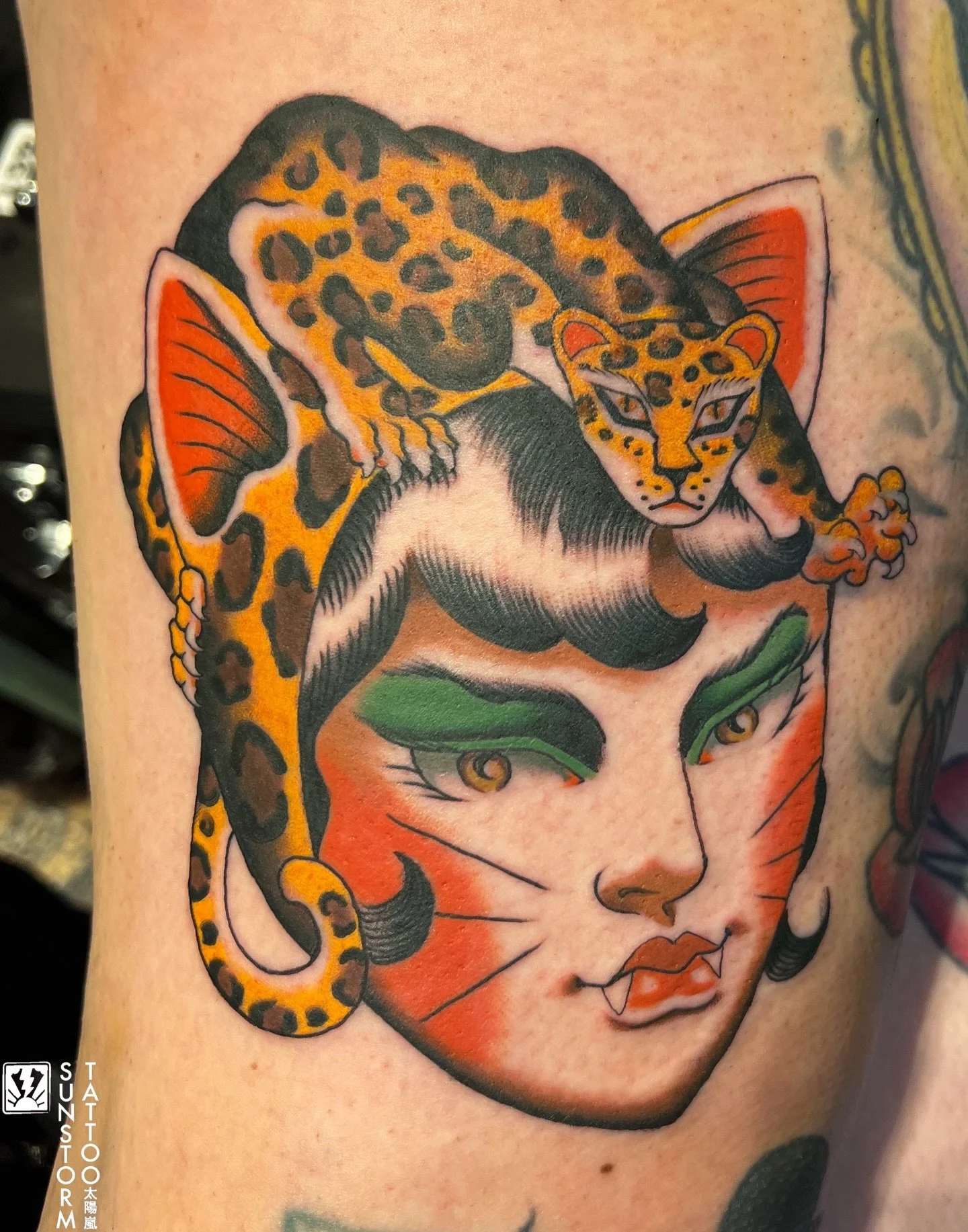Sunday tattoos from @northlakestattooshow 🙌🏽
Thanks to Sara and Danny for getting tattooed, I&rsquo;ve always wanted to tattoo a leopard lady so I was pretty stoked 😁
Swipe to see the healed tattoo I made for Danny at last years show 👉🏼
What a g