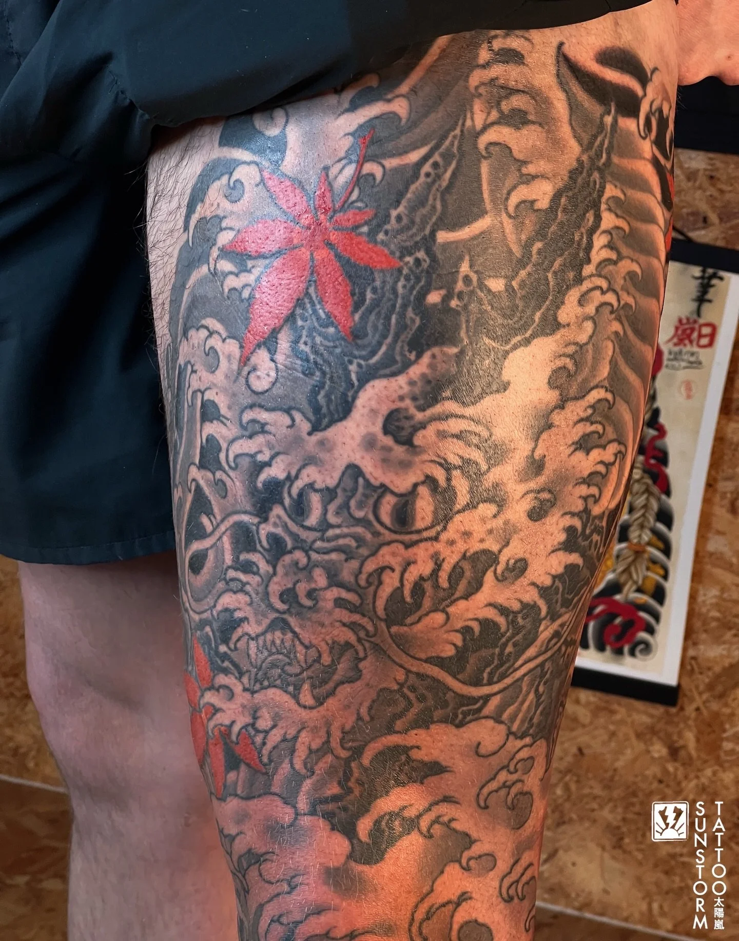@joey.cowx&rsquo;s leg ticked off ✅ 
Thanks man, really happy with how it turned out 🫱🏽&zwj;🫲🏼
If you want to start your own Japanese project, don&rsquo;t hesitate to get in touch 🔥
@seventhswordtattoo