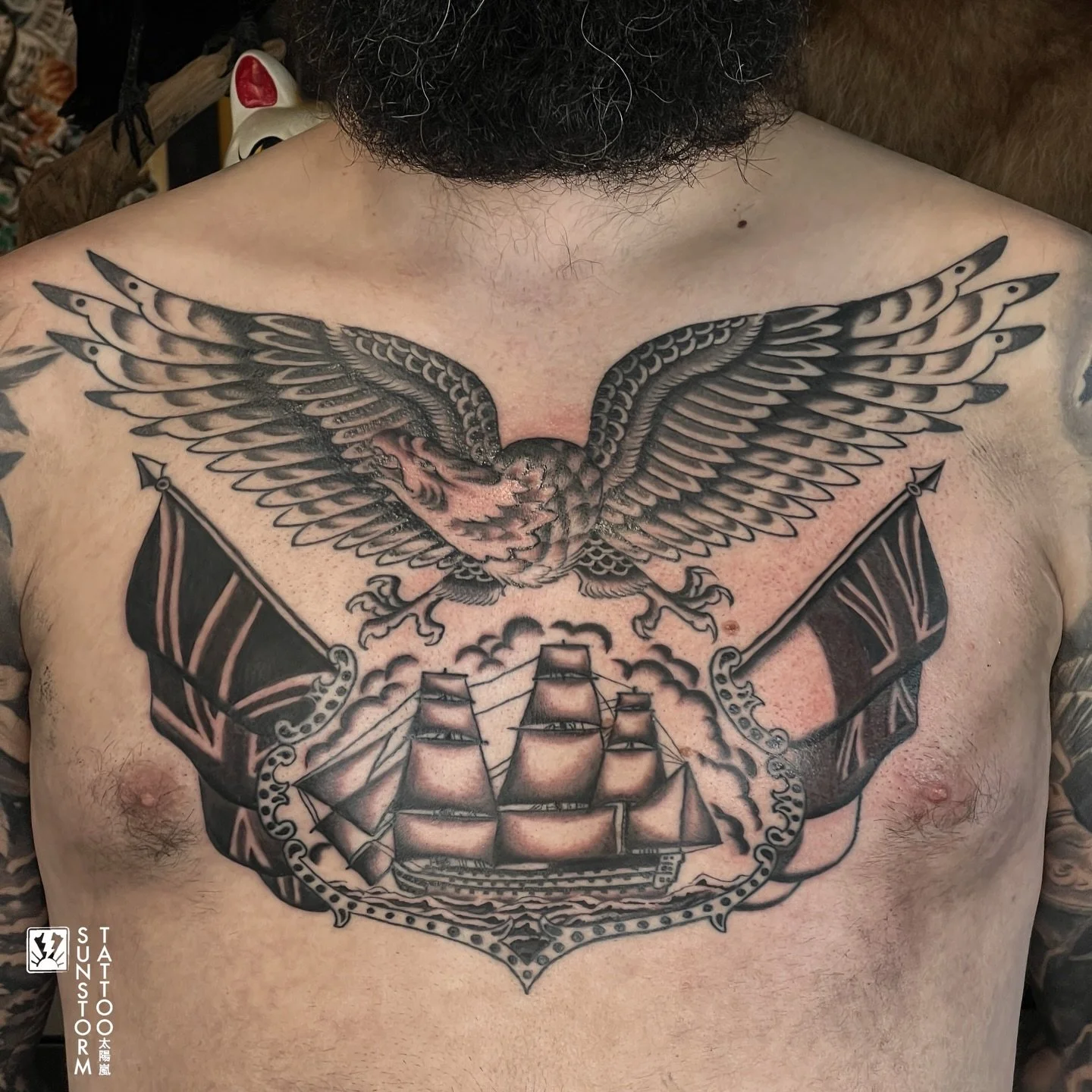 Part healed part fresh on Big Ad 🫱🏽&zwj;🫲🏼
I&rsquo;d love to do more black and grey traditional like this, 
Give me a shout if you&rsquo;re looking to standout 🔥
@seventhswordtattoo 
#tattoo #traditionaltattoos #tradworkers #hmsvictory #carlisle