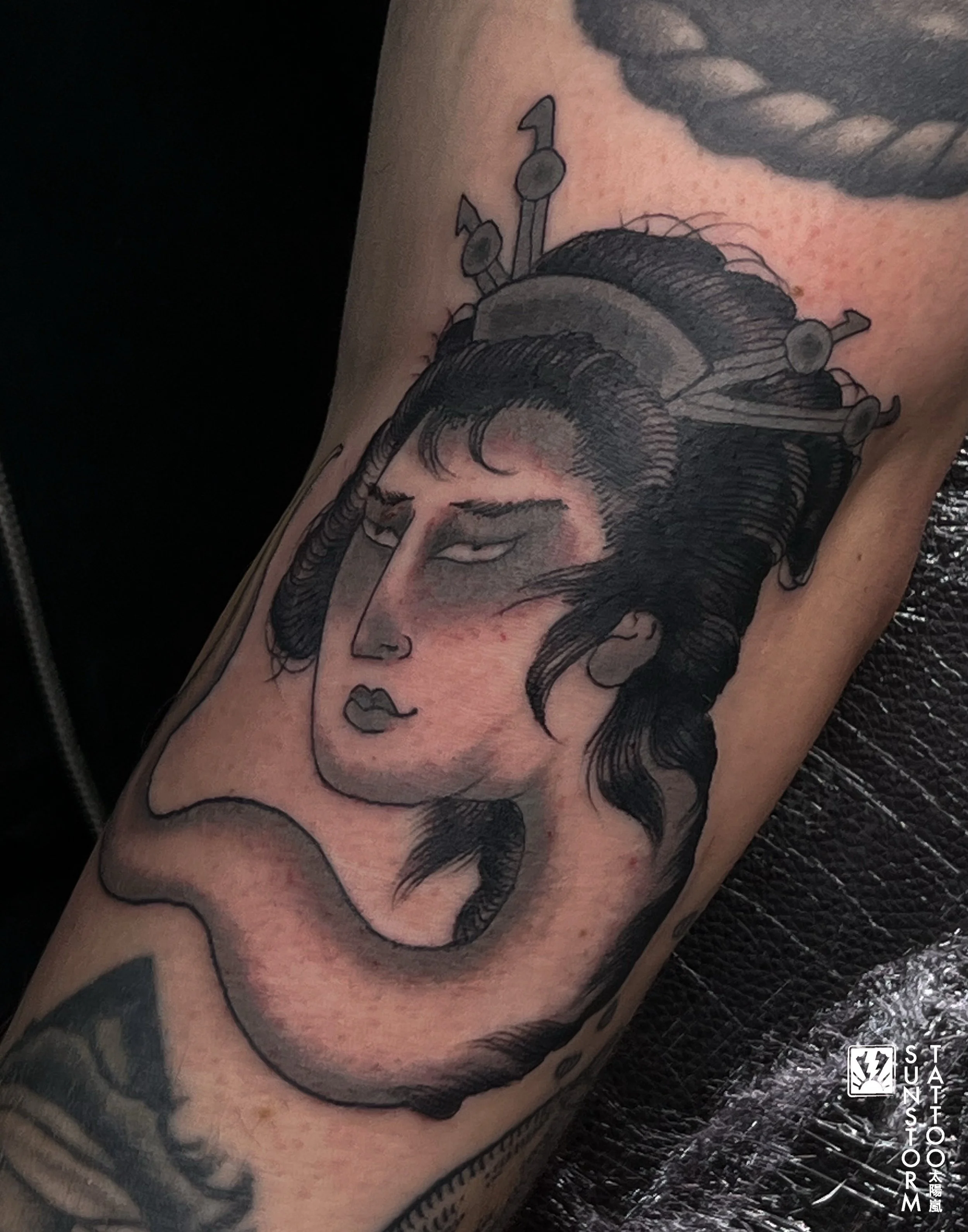 Kie, Craig, John, Alex and Ash thanks so much getting tattooed by me this weekend  at @leedstattooexpo 🙏🏽 
My stock of caps and prints is empty but my heart is full, I love my tattoo family ❤️
@silvia.ultimateskin and the whole crew you&rsquo;re do