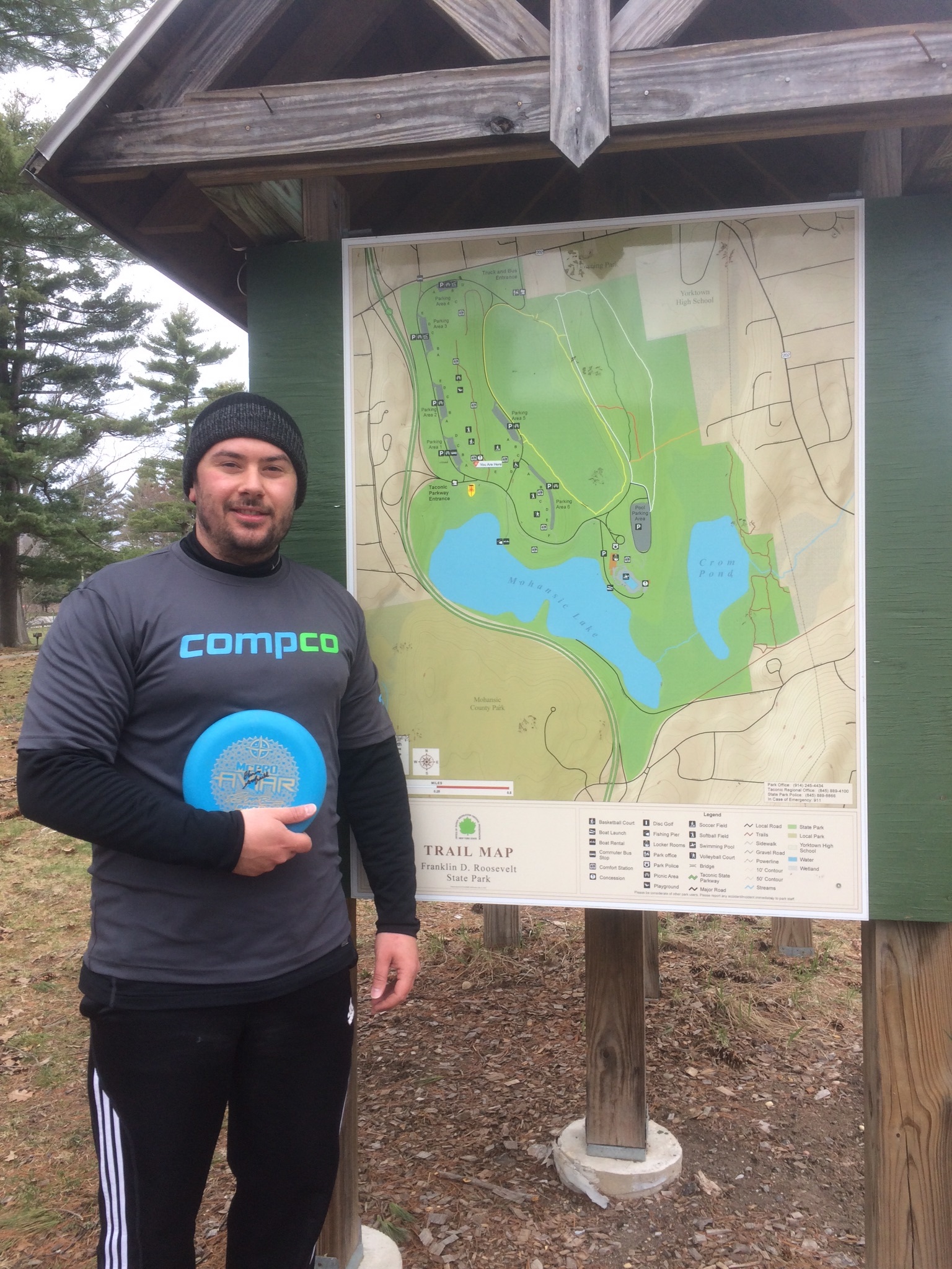  Chris Scofield (Pro disc golfer) sponsored and repping Compco in a tournament 