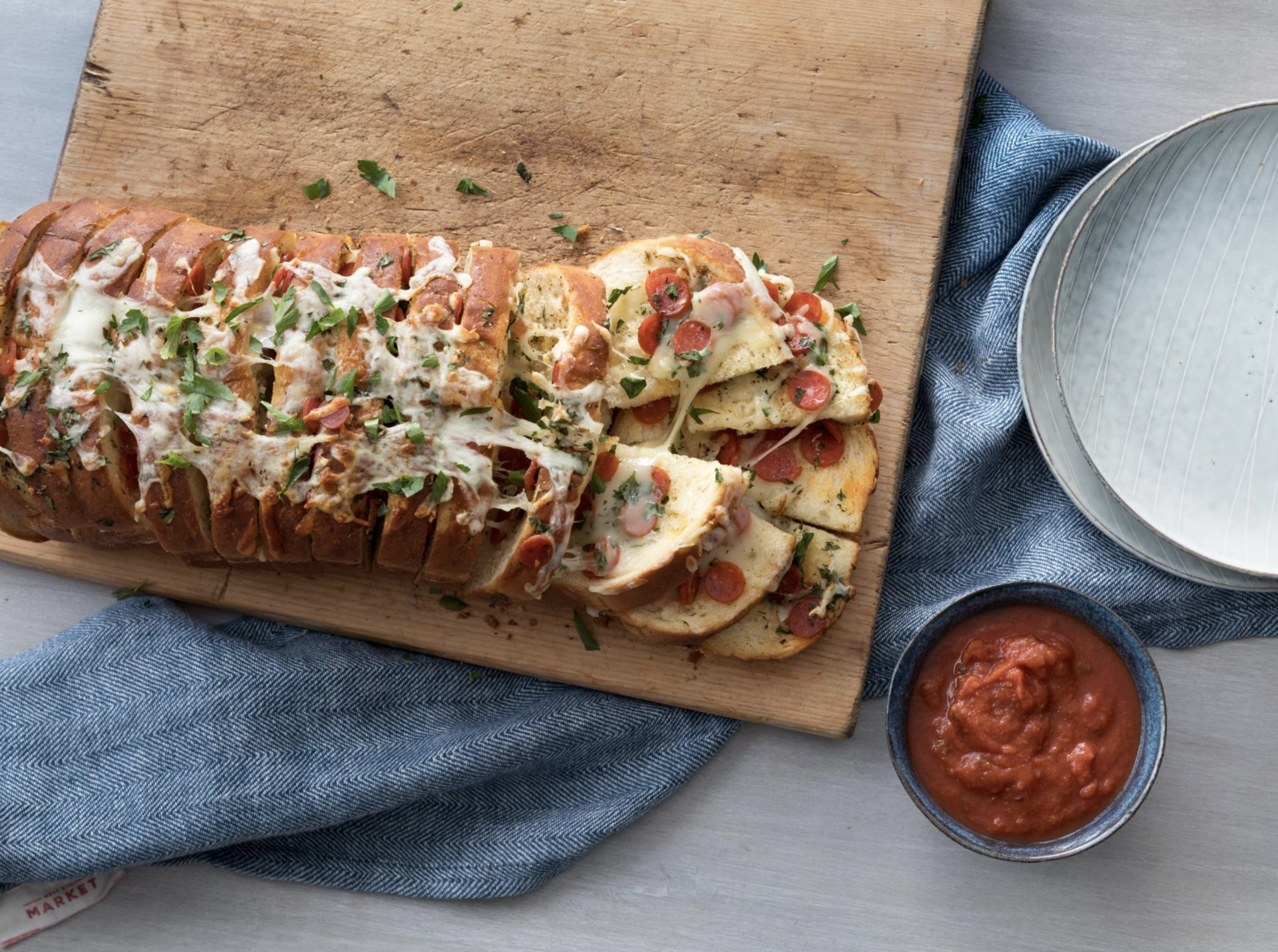Garlic-Butter Pizza Pull-Apart Bread