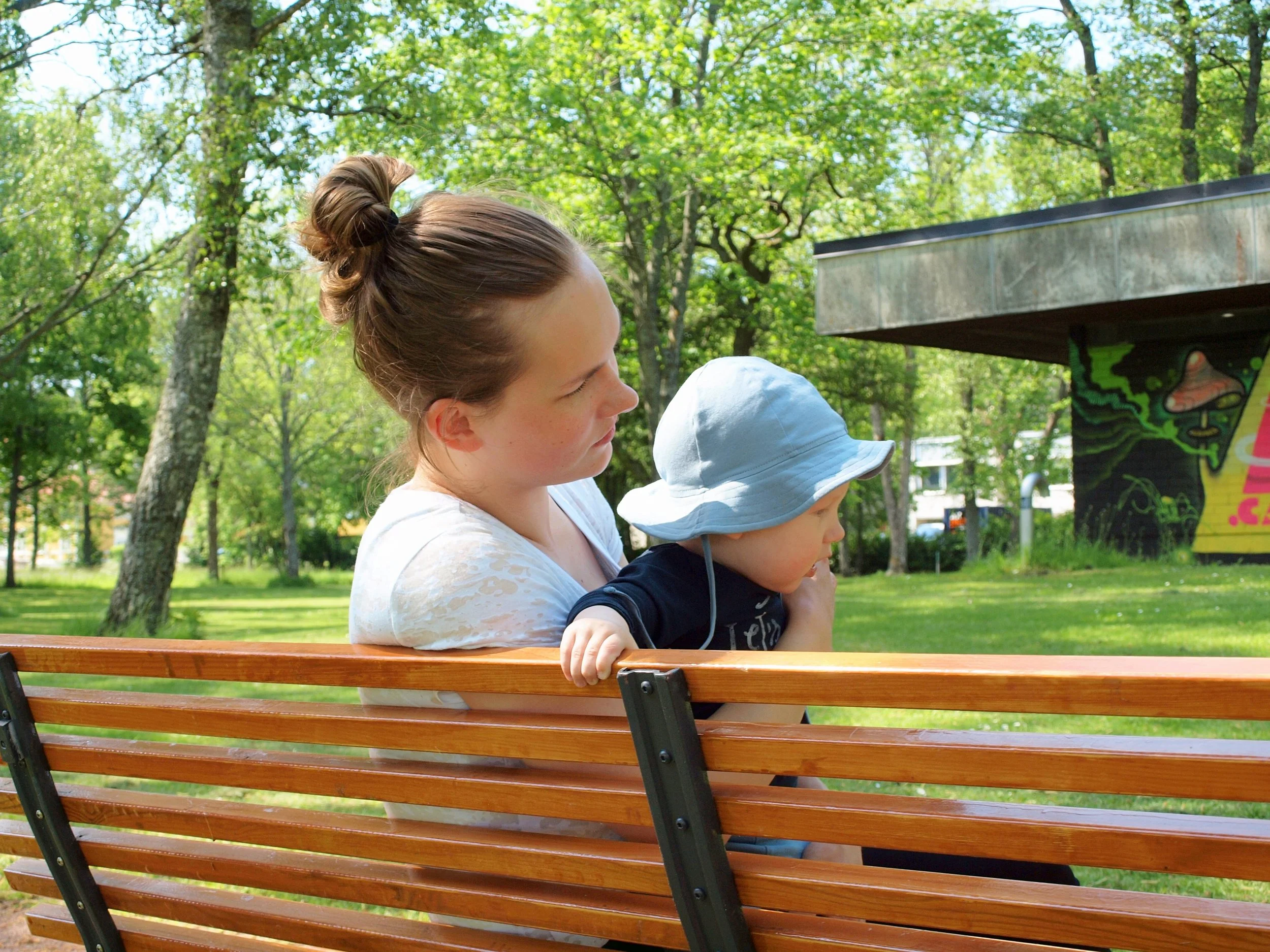 Äidin vartalolle imetys ja maidontuotanto on rankkaa työtä.