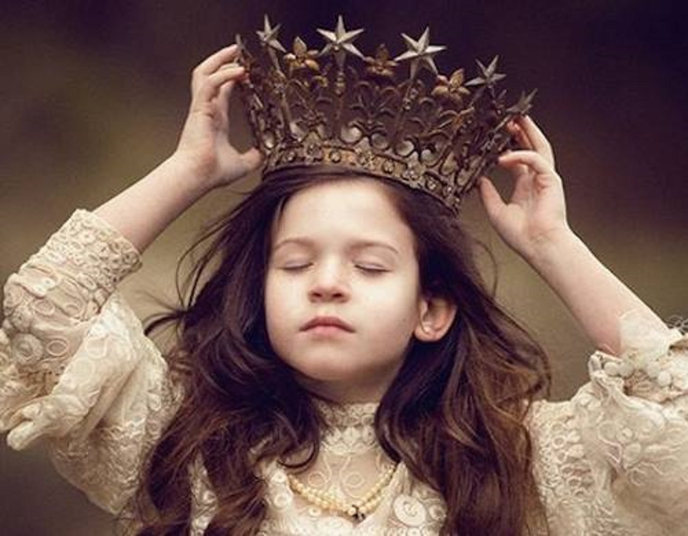 CAN YOU WEAR YOUR CONFIDENCE CROWN!