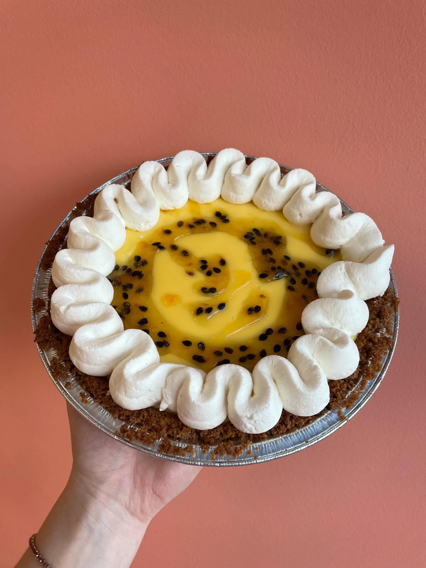 Our ✨Pie Highlight ✨ this week is the Passionfruit Pie! Just in time for the month of love ❤️&zwj;🔥
Passionfruit juice is made into a velvety curd and topped with passionfruit jam and a vanilla whip. It&rsquo;s all inside our gluten free graham crus