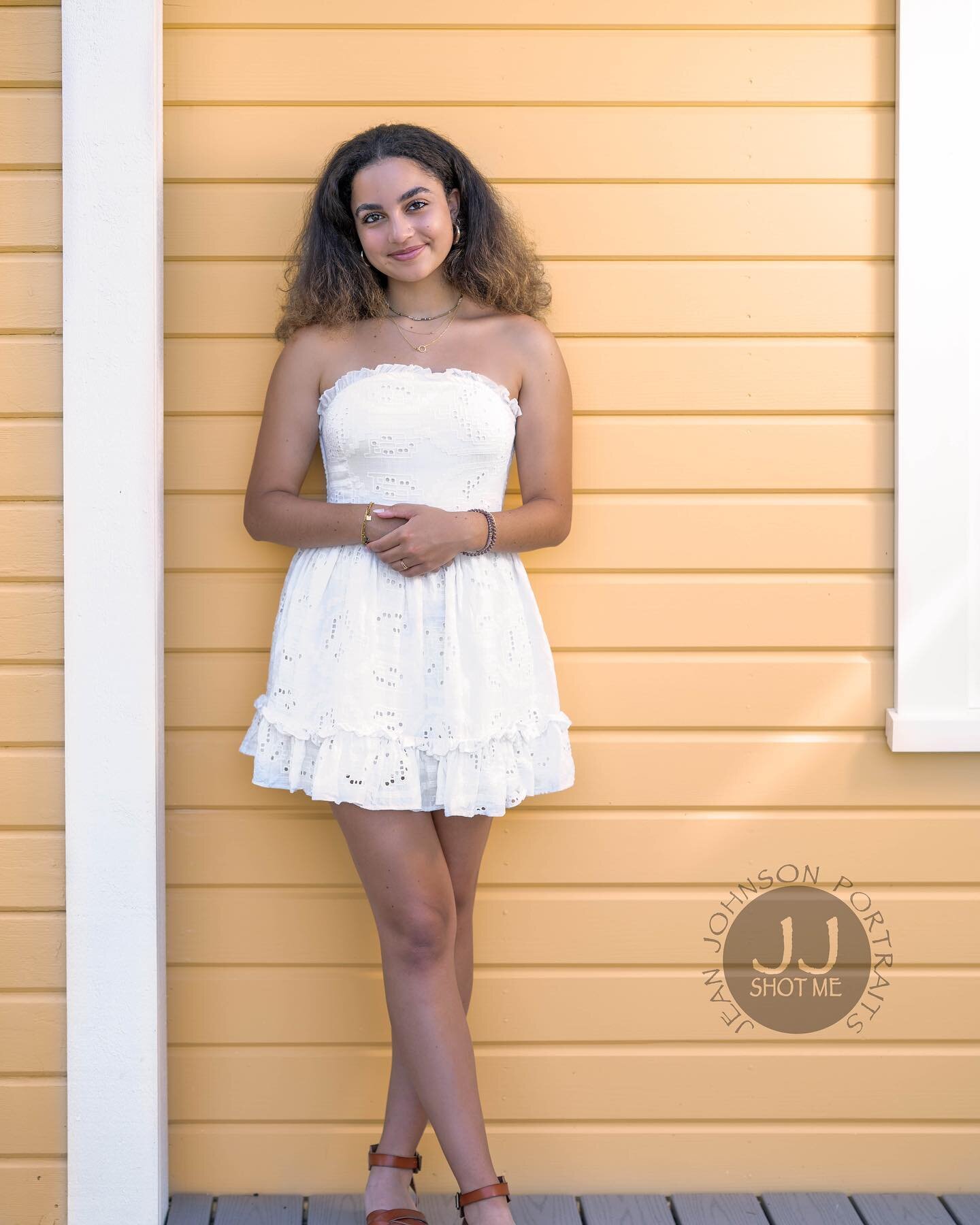When you&rsquo;re really excited to share a portrait and @instagram won&rsquo;t let you post an 8x12 so your client&rsquo;s feet are cut off 😭🙈 

Does this drive anyone else crazy or just us? 🙃