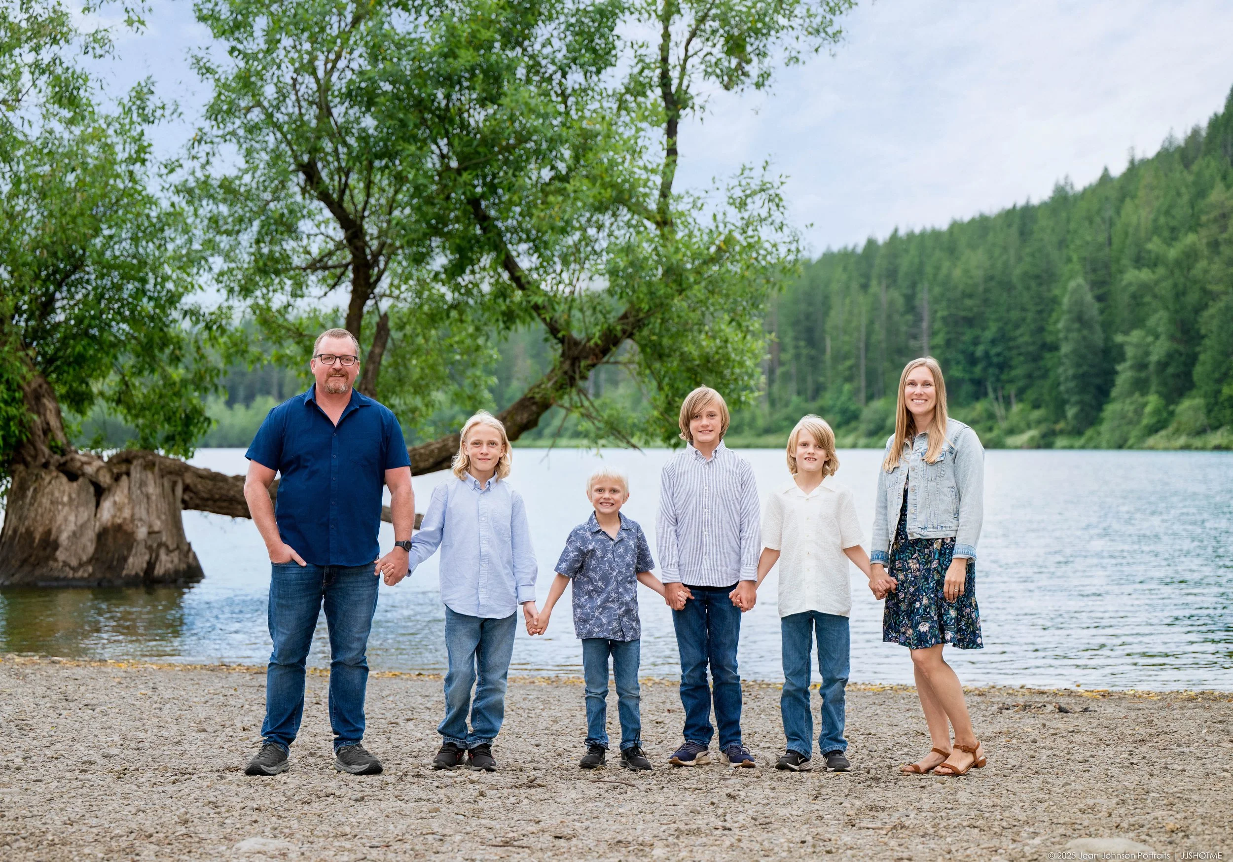 HOW OFTEN SHOULD YOU SCHEDULE FAMILY PHOTOS?