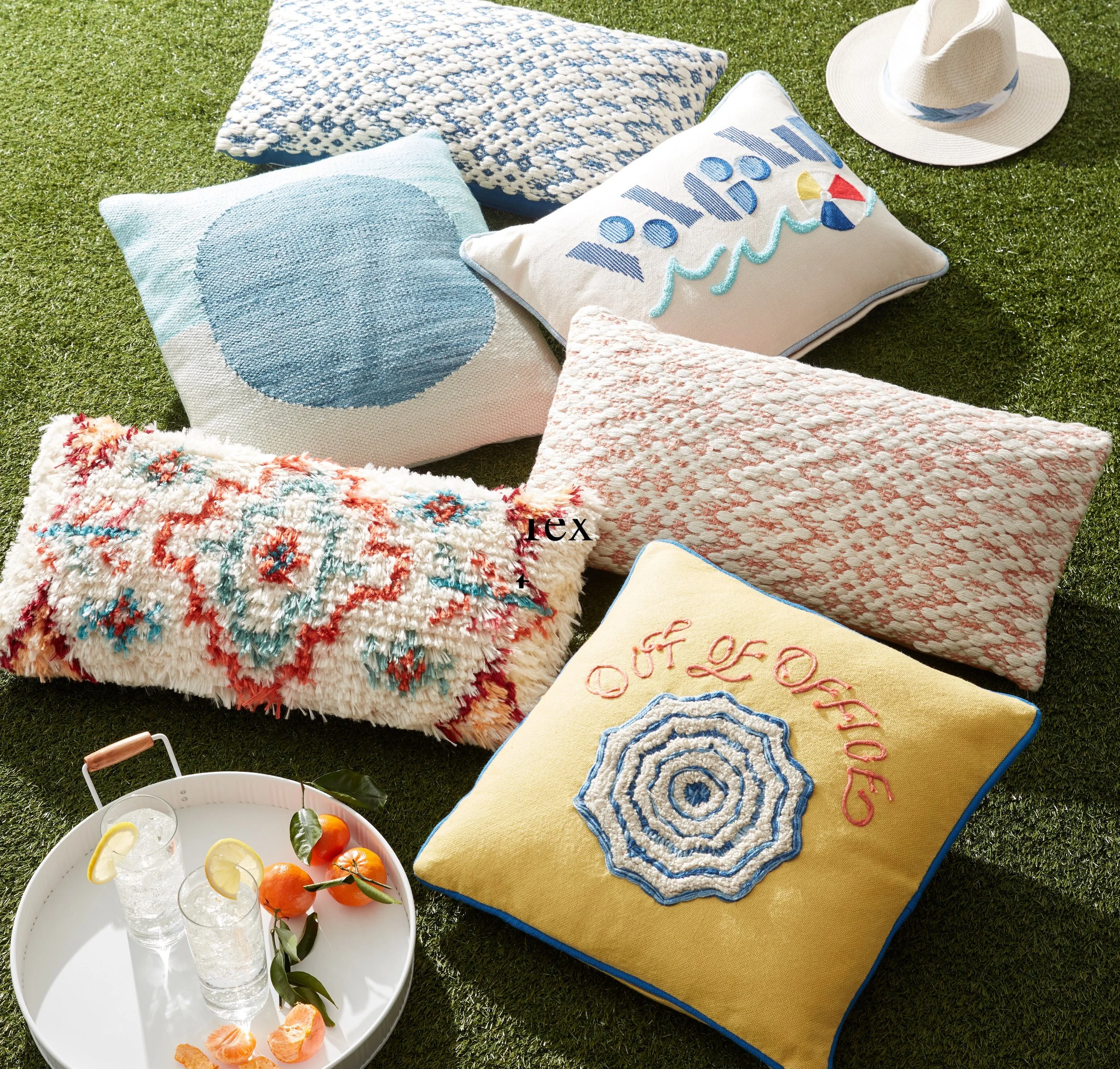 Outdoor_pillows_wk10_Hero.jpg