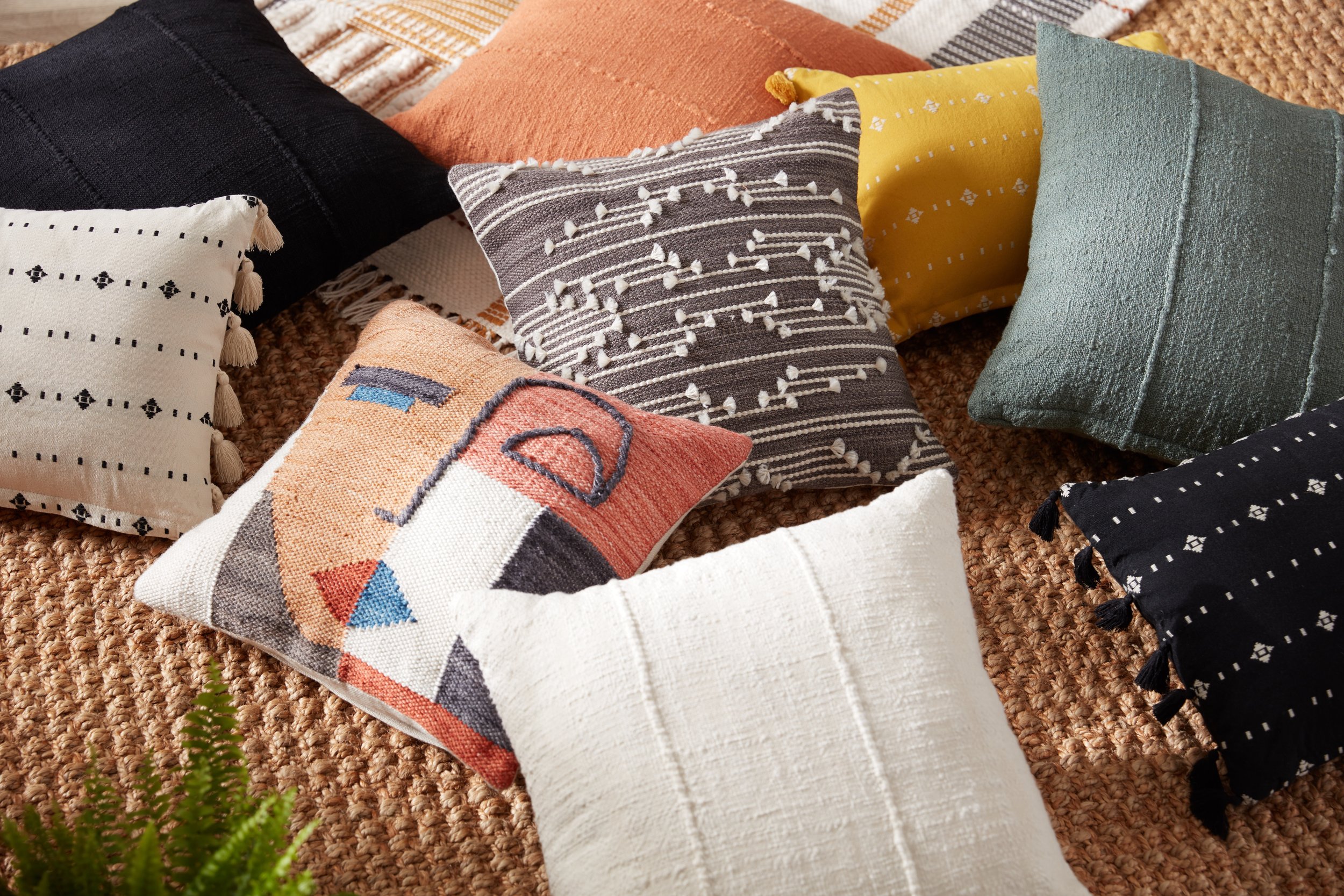 Studio_Recycled_Pillows_And_Rugs_wk23_sun_0148.jpg