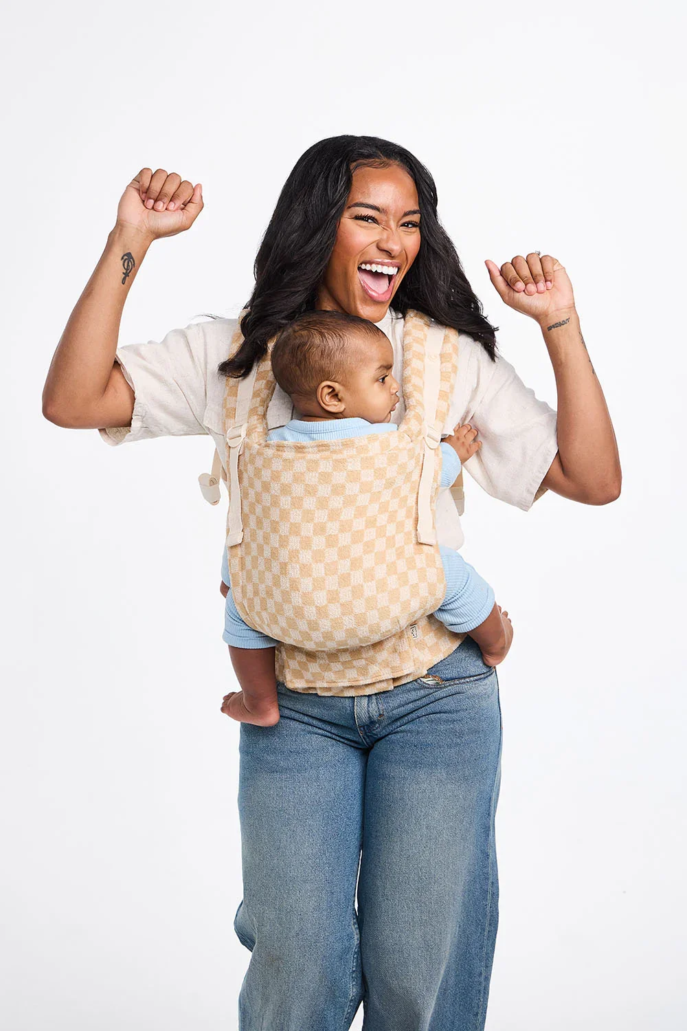 baby-tula-carrier-free-to-grow-terry-wheat-studio-inperp-08.jpg.webp