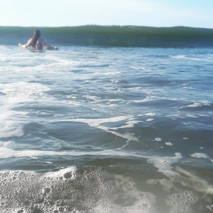 That pre-dive moment. 🌊

Love this photo taken by @vashtivv

Great day for a swim!

#summersun #seaswimmingireland #seaswimming #bravethewaves #youghal #eastcork #youghalbeach