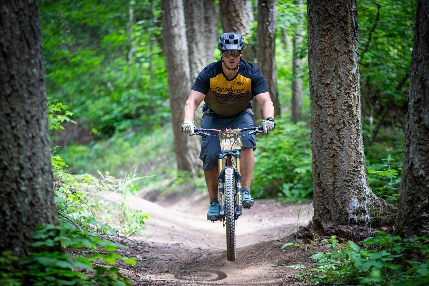 Who needs a pick-me-up?⁠
⁠
It's Thursday, folks! Time to pump up the tires, clip into those pedals, and hit the trails for some two-wheeled therapy. Trust us, the joy of riding is the best cure for those midweek blues. Let's roll!⁠
⁠
#TransRockies #T