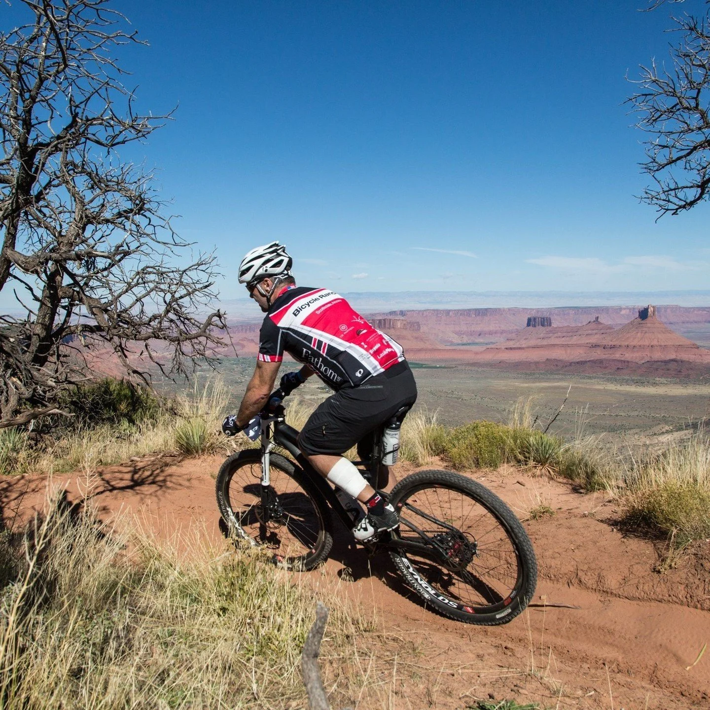 Remember, the trail doesn&rsquo;t care that it&rsquo;s Monday&hellip; and neither does your bike.⁠
⁠
It's time to pedal through the week like you&rsquo;re chasing a KOM... but coffee first, pedal second.⁠
⁠
#MondayMotivation #TransRockies #YayBikes #