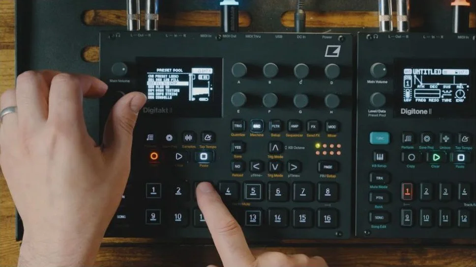 EZBOT holding a trig and choosing a sound from the Digitakt II preset pool