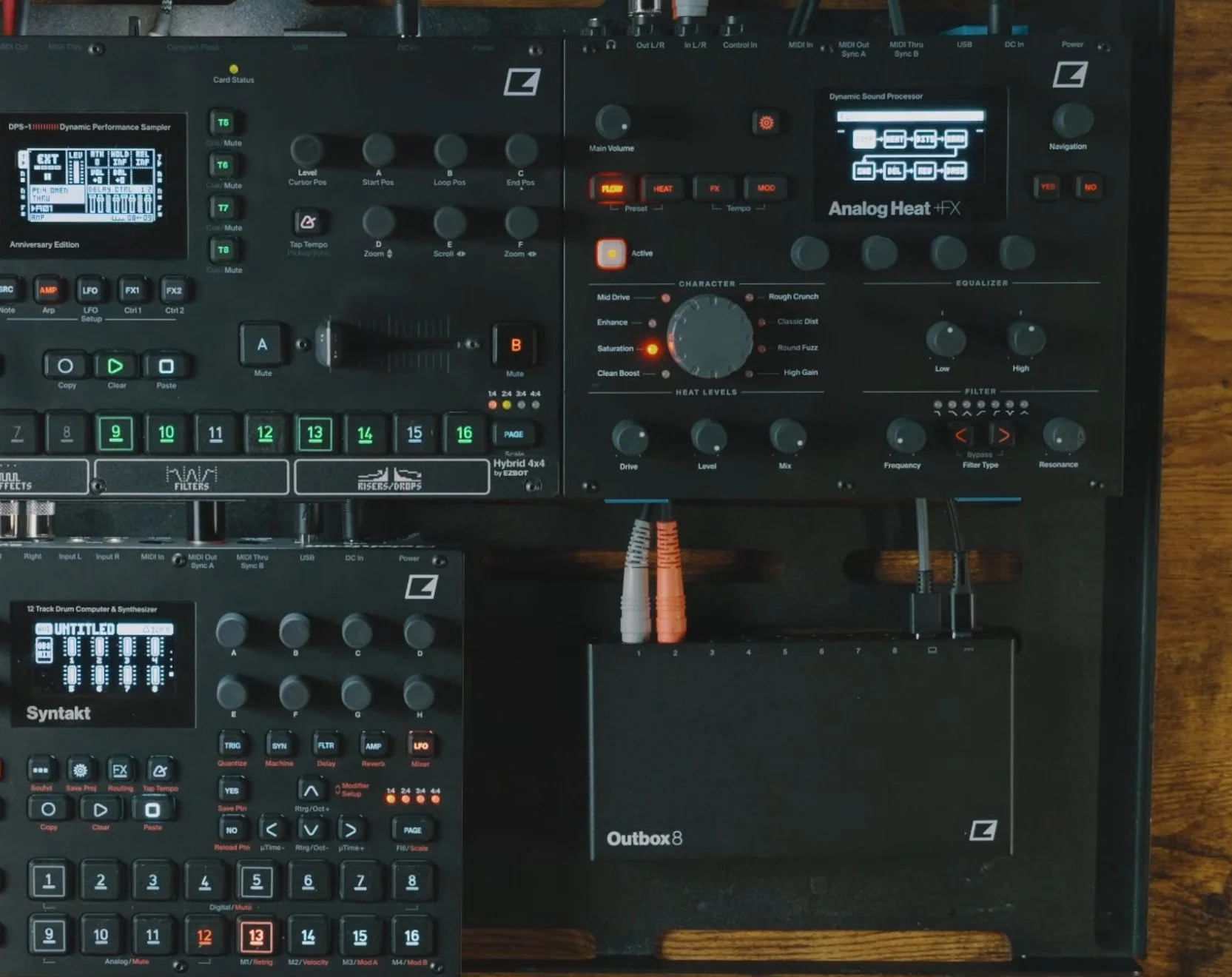 Analog Heat +FX with its effects-flow screen visible, connected above Syntakt and Outbox 8 beside the Octatrack.