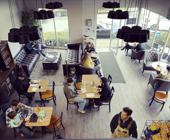 Marsha’s 2019. Comfortable interiors and fresh ingredients.