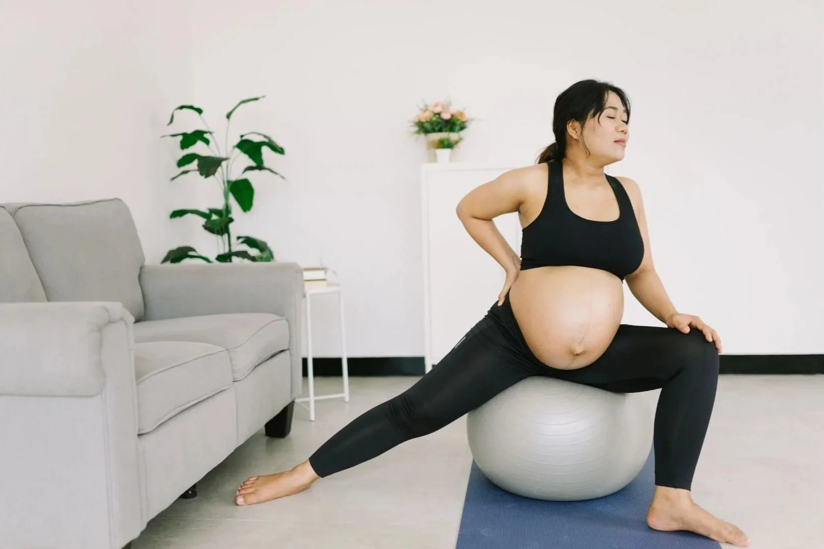 stretching in early labor