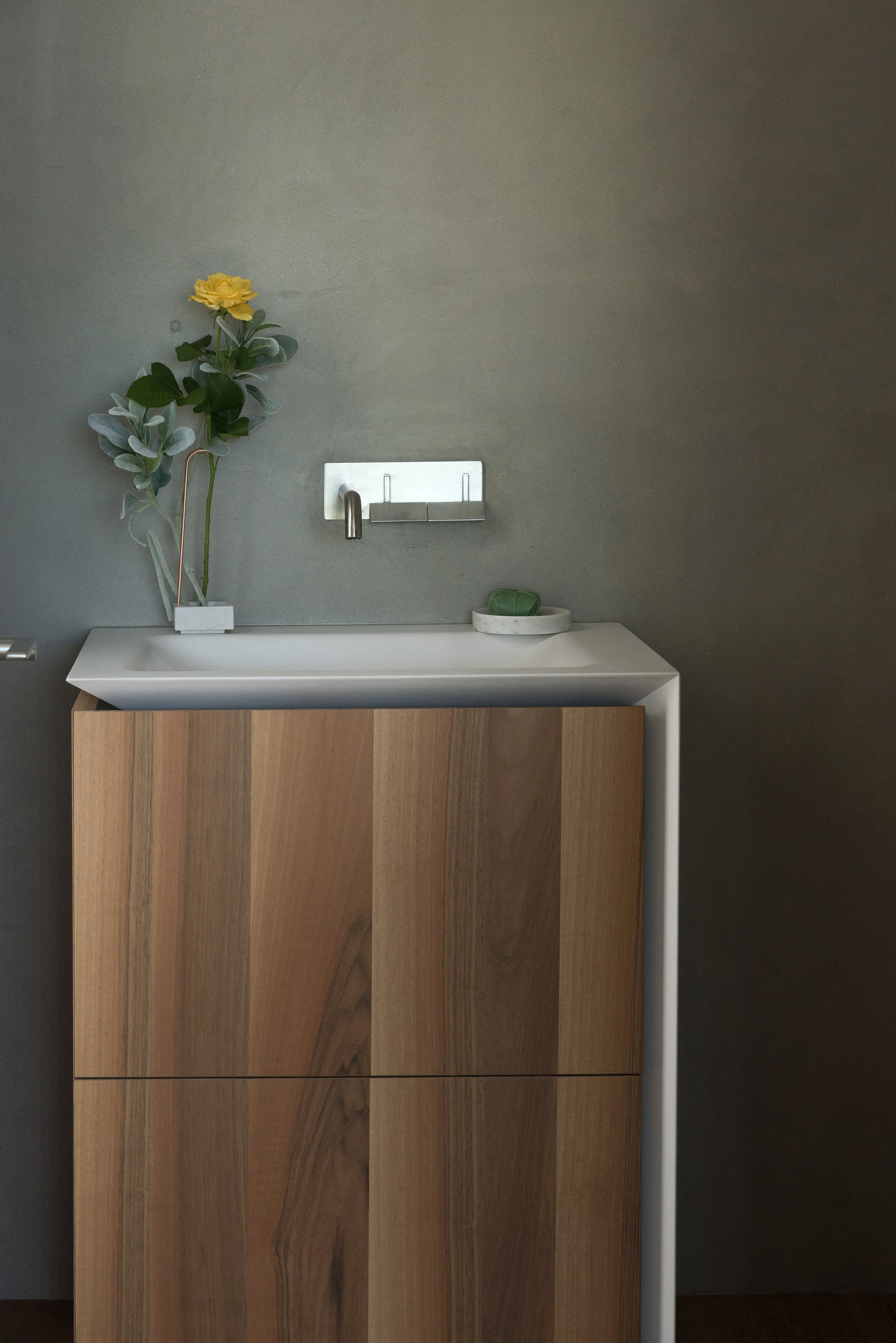 22a Oxford Tce bathroom shot.jpg