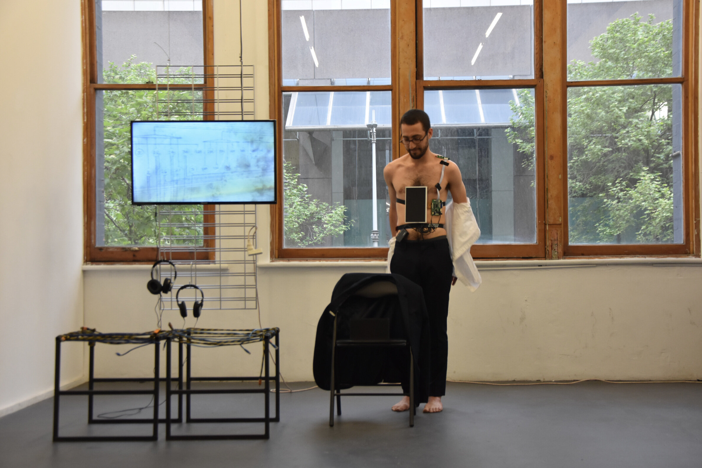 Documentation of performance ‘Artist Talk in 1 At’, Kings ARI, 2019.