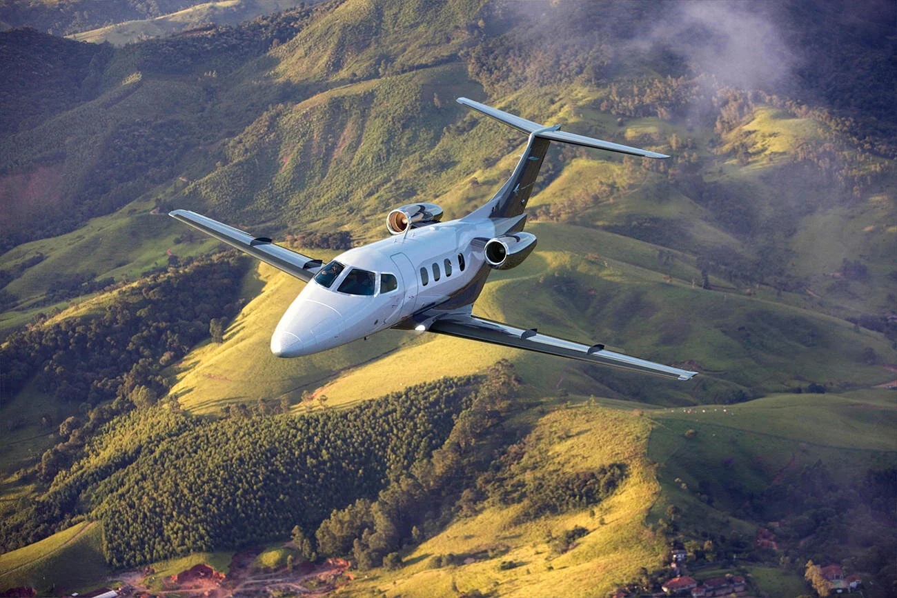 Embraer-Phenom-100E-3.jpg