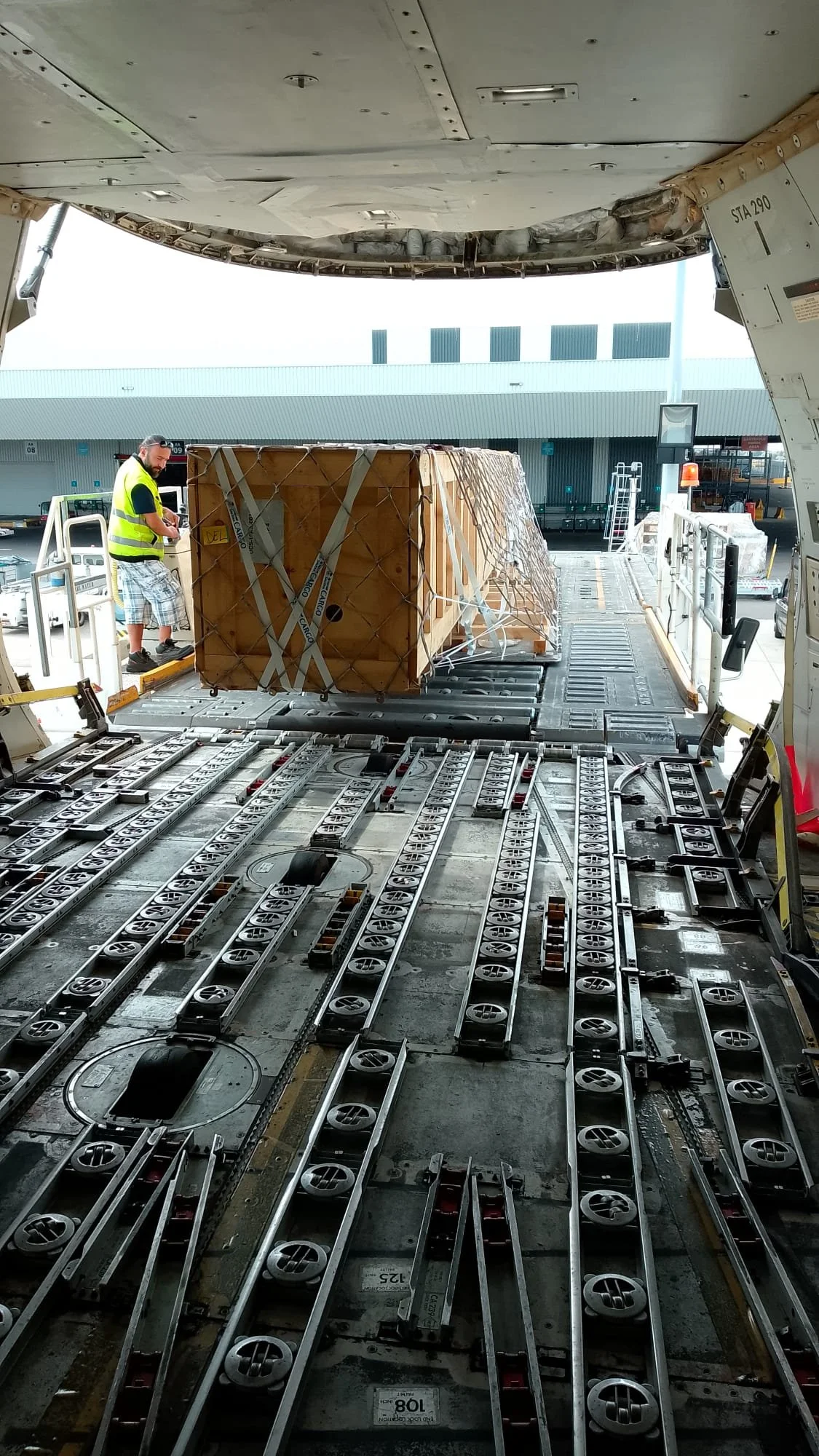 Albion Aviation Group arranges B747F nose loader for outsize cargo ...