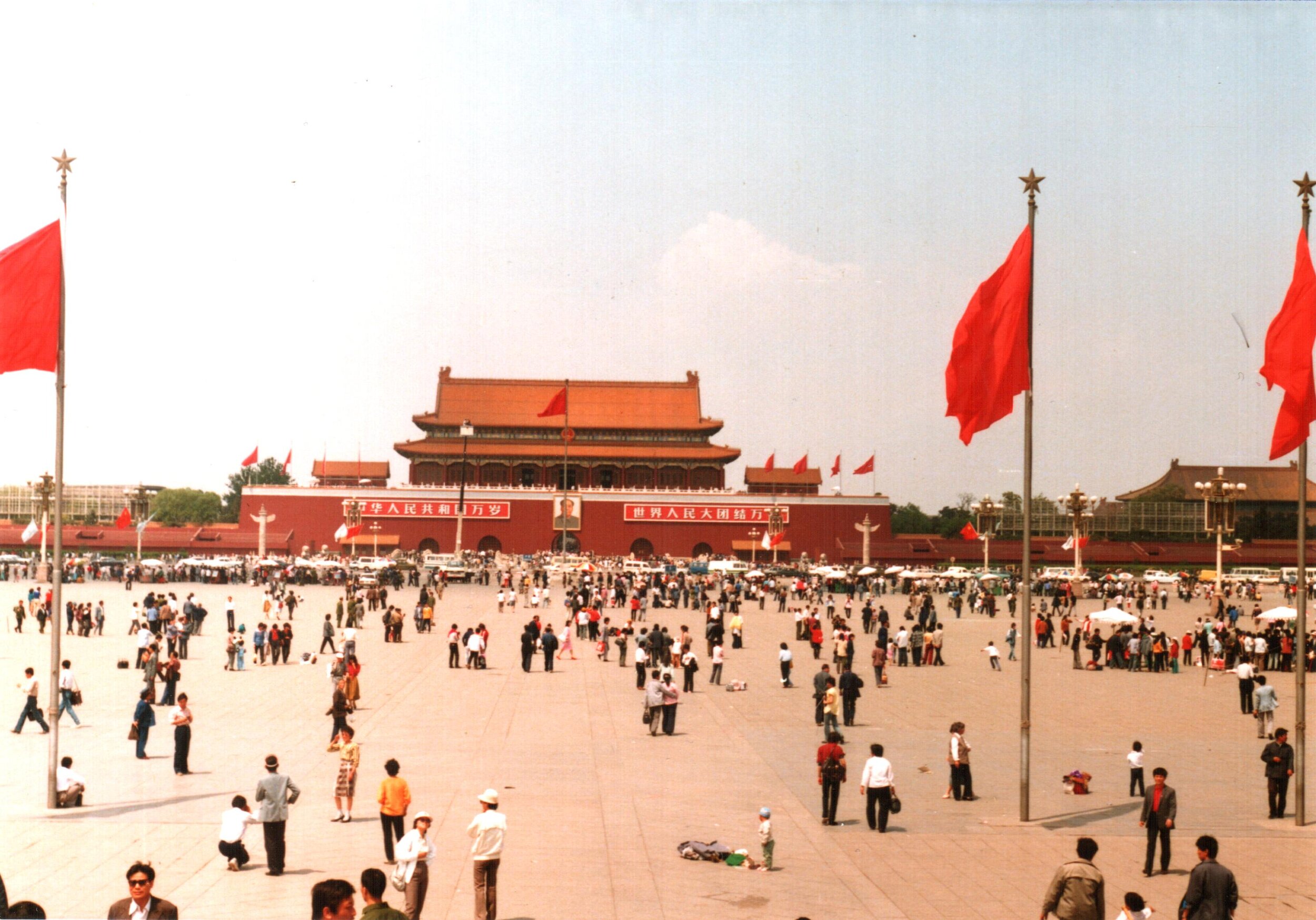 Tiananmen_Square,_Beijing,_China_1988_(1).jpg