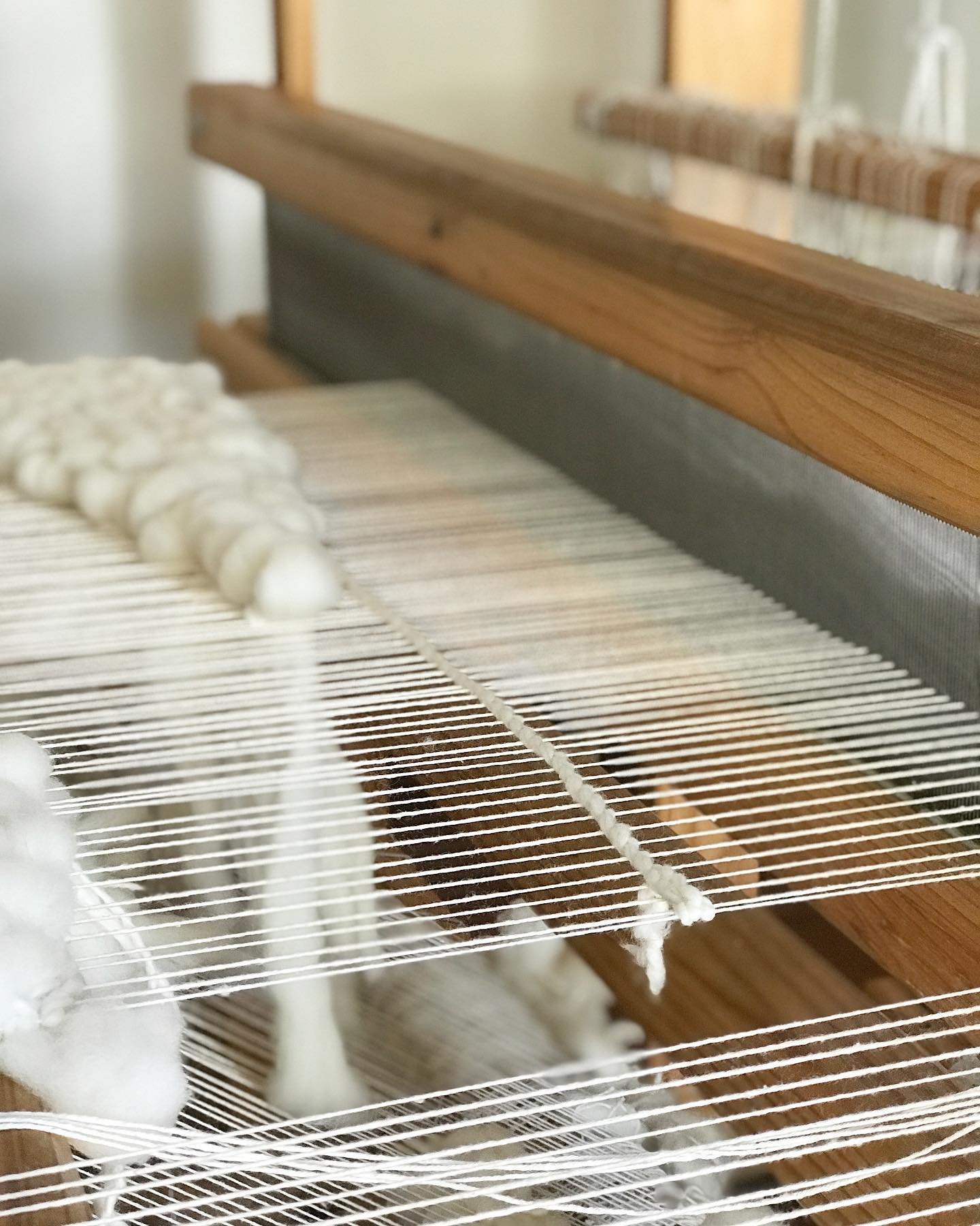 Exposed warps and woolen tufts on the loom this morning 🐏

#greyroomproducts #contemporarytextiles #fiberartist #textileart #wovenart #textilestudio #slowprocess #fibreartist #contemporarytextileart #textiles #textileartist
#textiledesigner  #textil