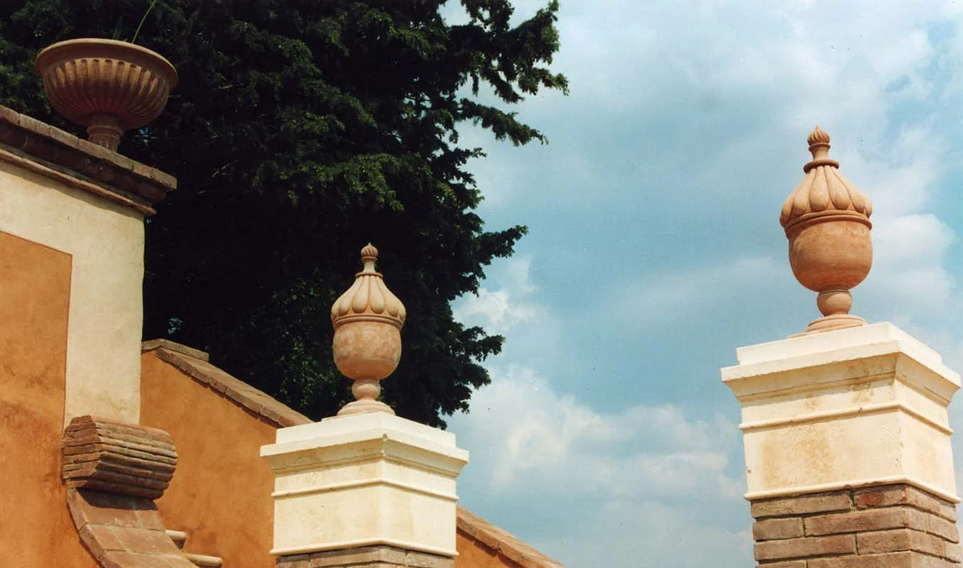 Danile_Cavey_Commission_Tenuta_di_Biserno_3Pots_Insitu.jpg