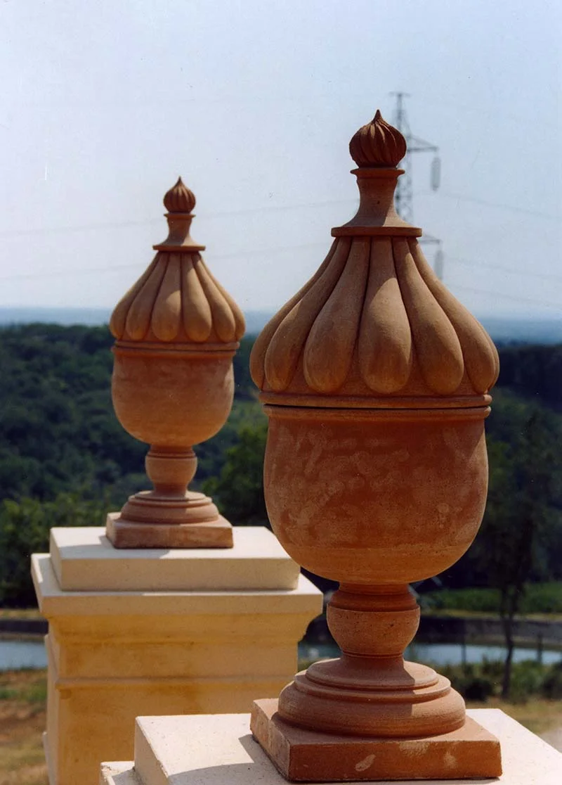 Danile_Cavey_Commission_Tenuta_di_Biserno_Pots_Details.jpg