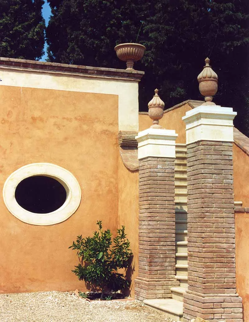 Danile_Cavey_Commission_Tenuta_di_Biserno_Pots_Insitu_Stairs.jpg