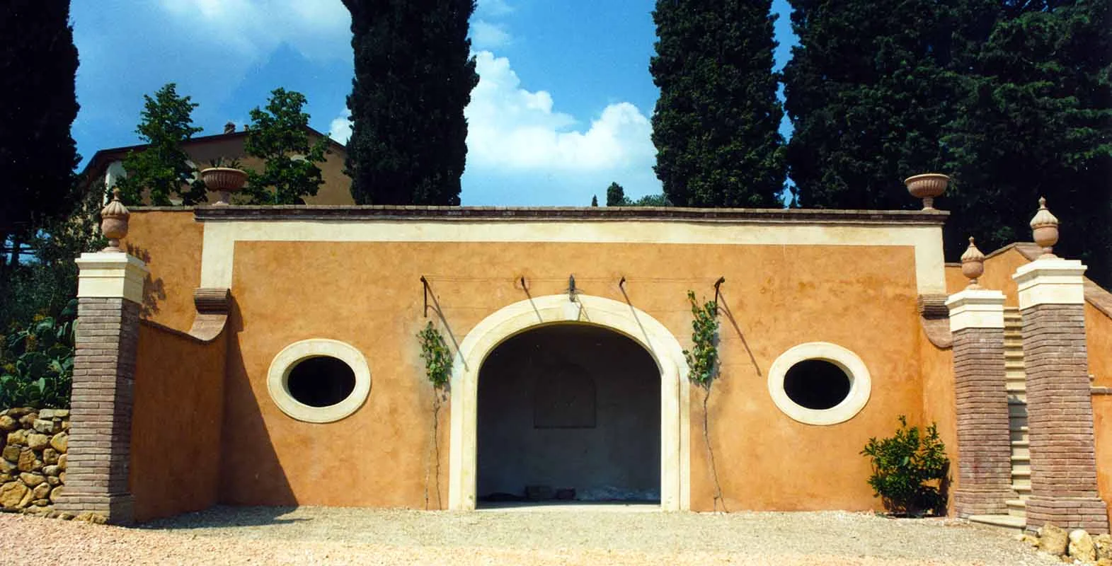 Danile_Cavey_Commission_Tenuta_di_Biserno_Wall_Pots2.jpg