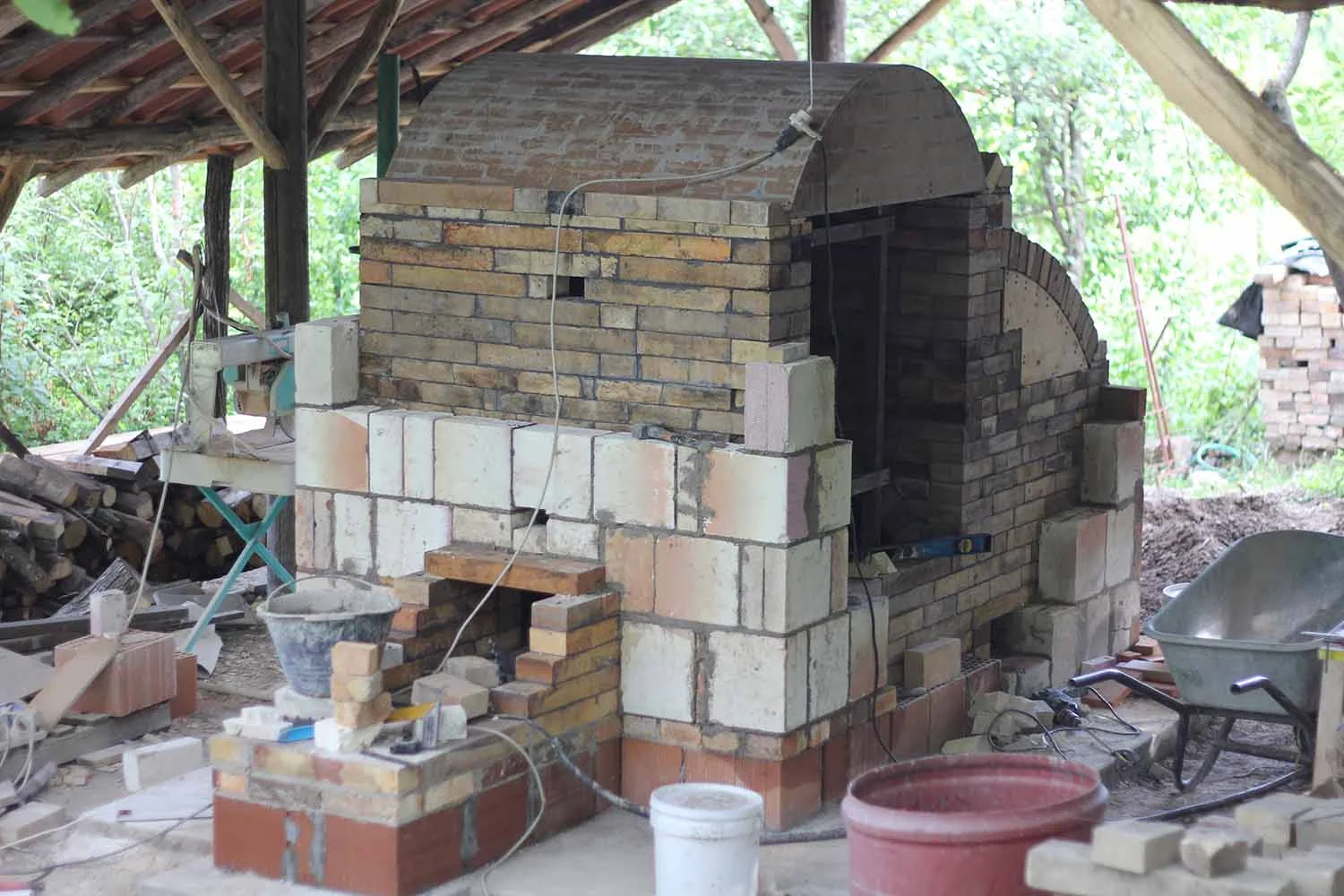 Cavey_Cross_Wood-fired_kiln_insulation2.JPG