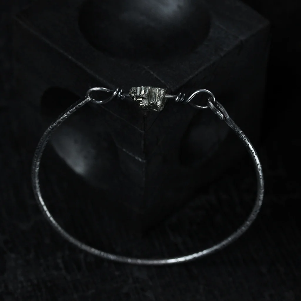 INT BRACELET 3 WEB-min.jpg