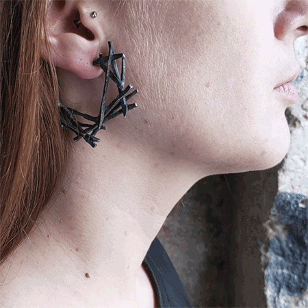 KARAKAZE-HOOP-EARRINGS.gif