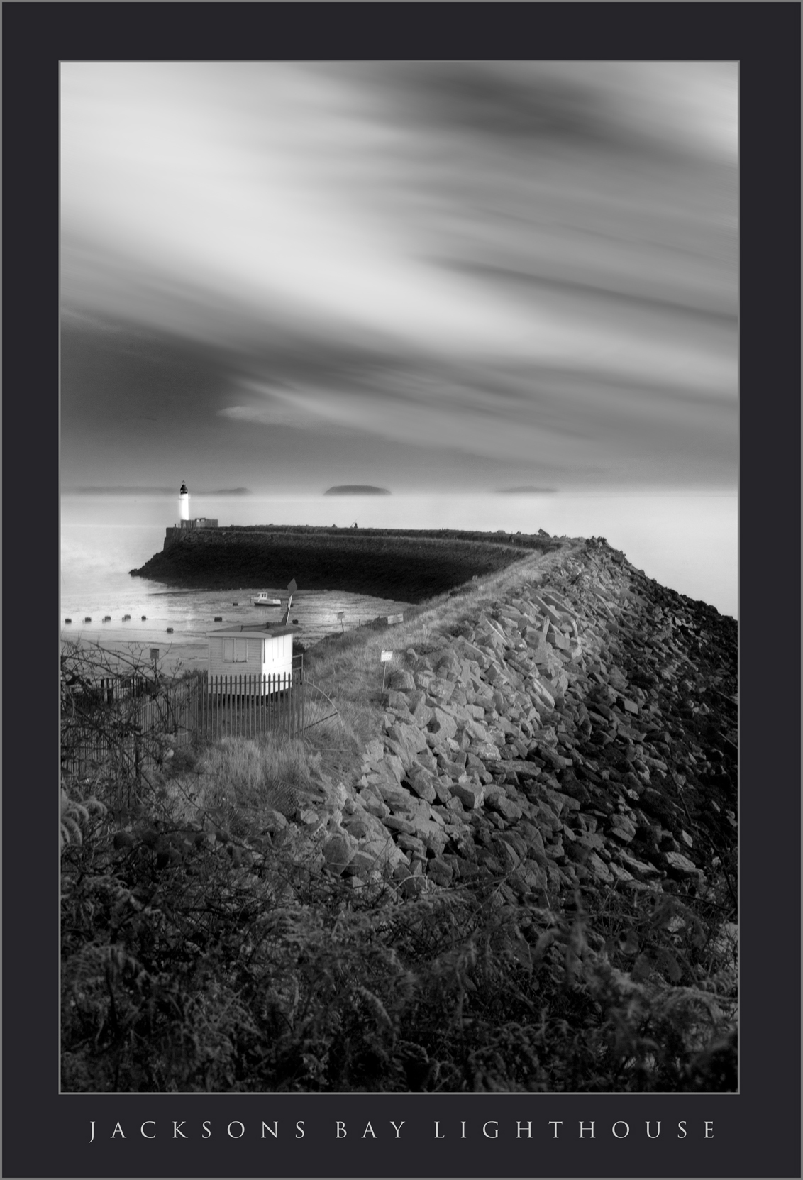 JACKSONS BAY LIGHTHOUSE BARRY, PHOTOS OF JACKSONS BAY LIGHTHOUSE BARRY; LIGHTHOUSES; LIGHTHOUSES IN THE VALE OF GLAMORGAN; BUY PHOTOS OF LIGHTHOUSES; LIGHTHOUSES IN WALES; WALES COASTAL PATH.jpg