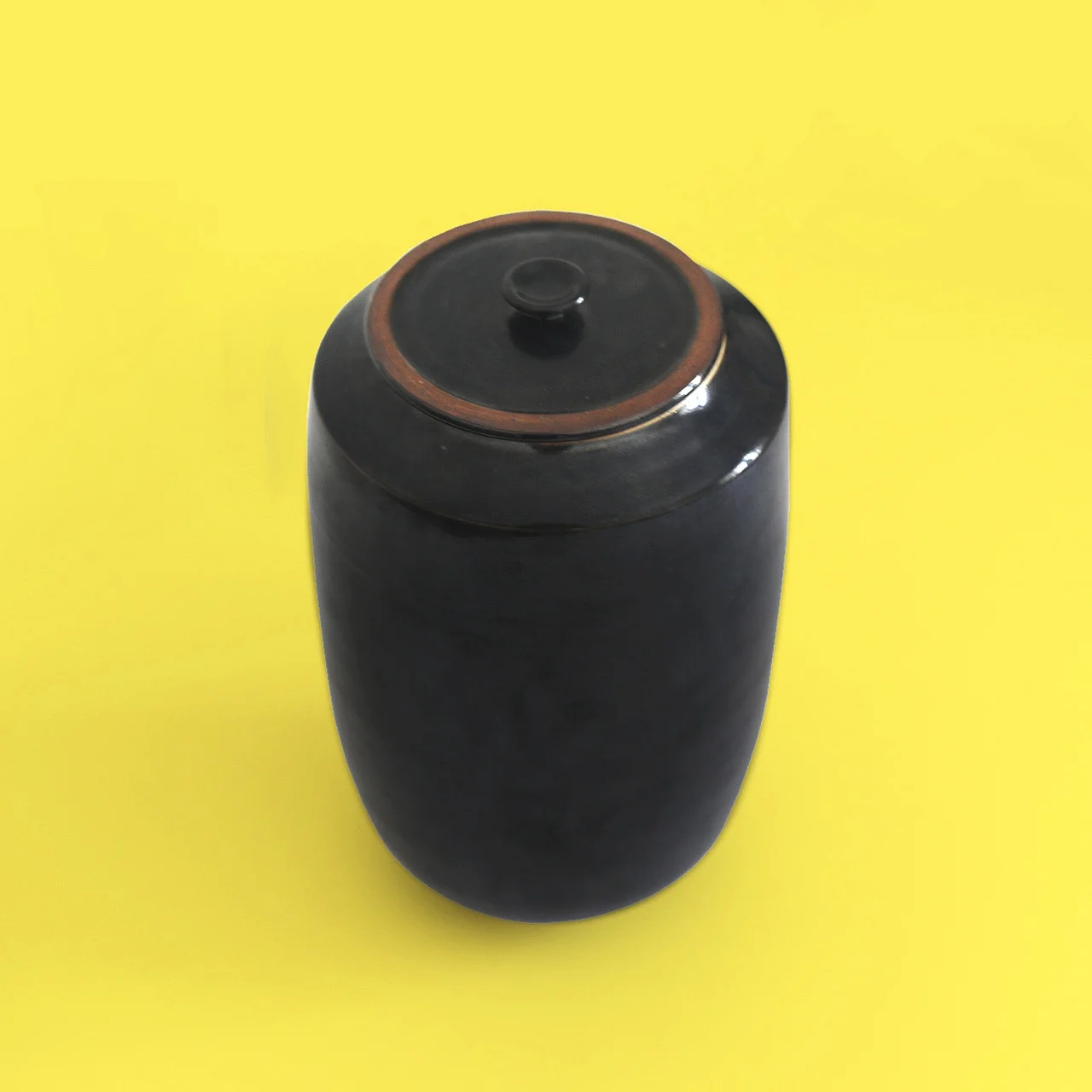black_jar.jpg