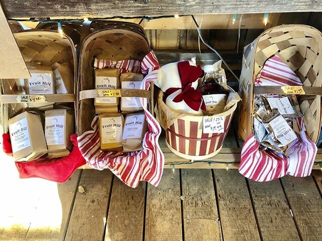 Only 3 more days to get special Fruit Hill gifts for your loved ones! (Or a yummy gift for yourself 😉) select gift baskets are now 25% off as well as all of our coffee and popcorn! Our remaining wreaths are also now 50% OFF! Open today-Saturday 12-7