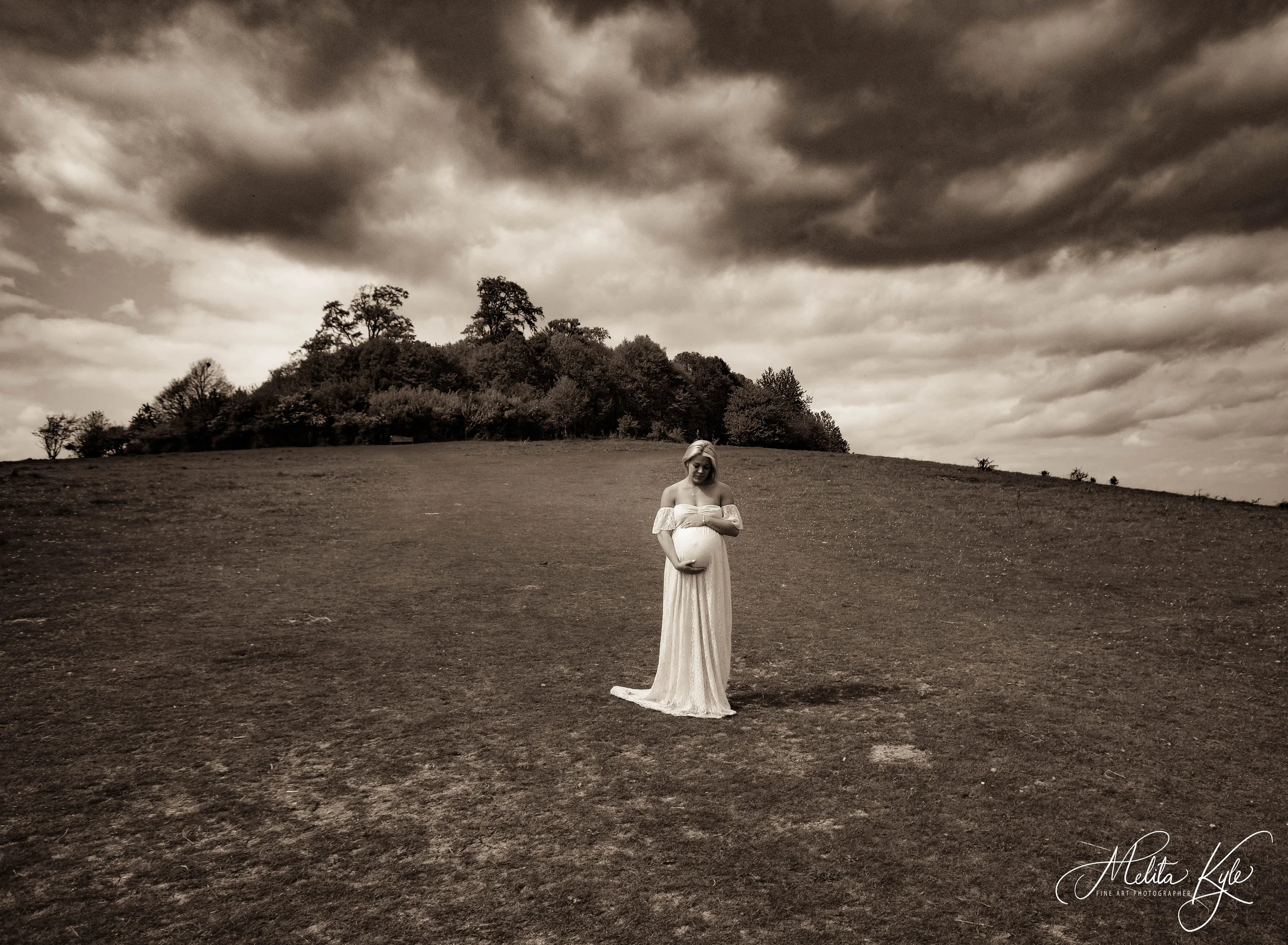 Maternity Shoot Logo 4.jpg