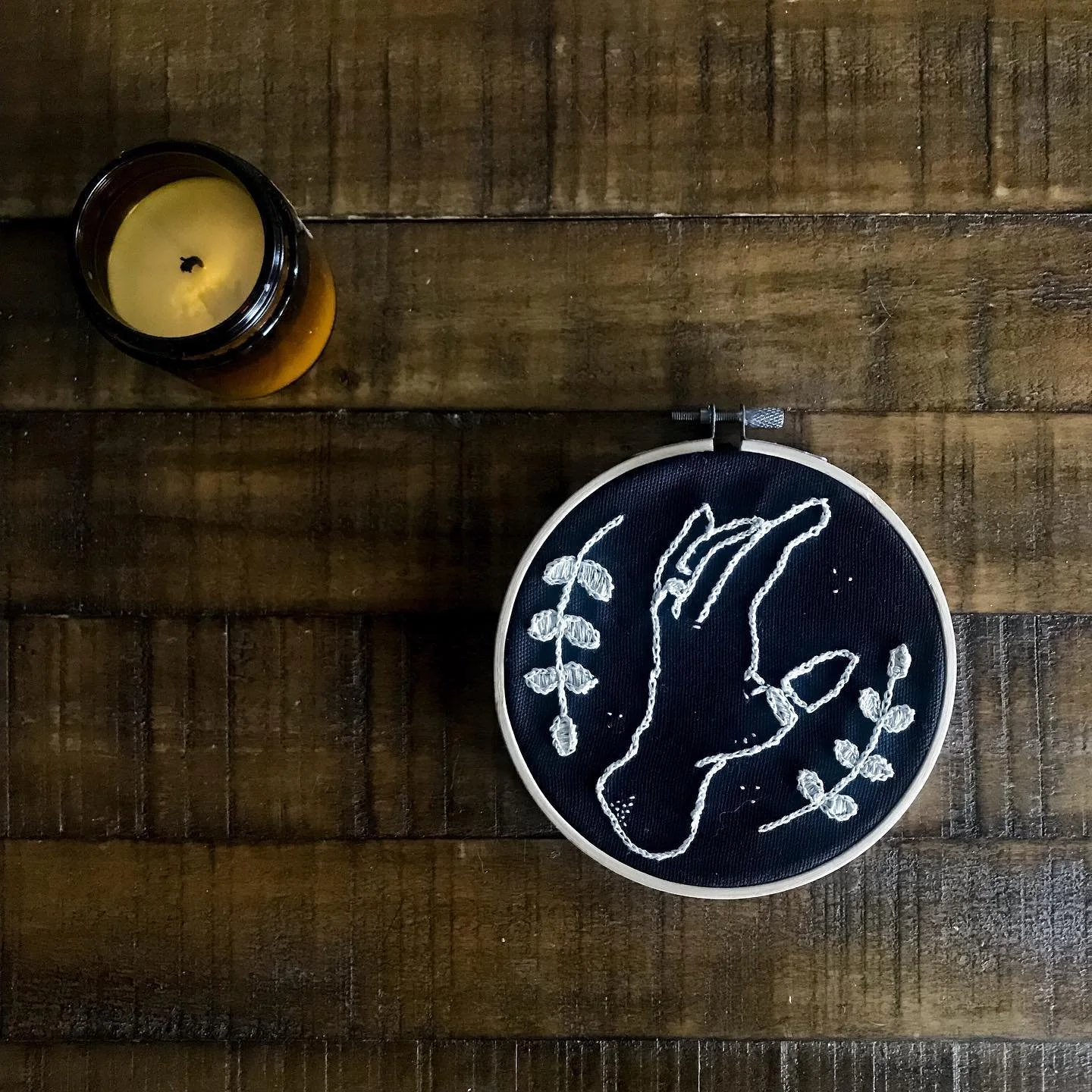🌱 reminder to take 25% off all orders $35+ with code GOODBYE2019 for the rest of the year. &bull;
&bull;
&bull;
#etsyshop #etsysellersofinstagram #etsysale #embroidery #handbroidery #hoopartembroidery #hoopart #handandhustle #modernembroiderymovemen
