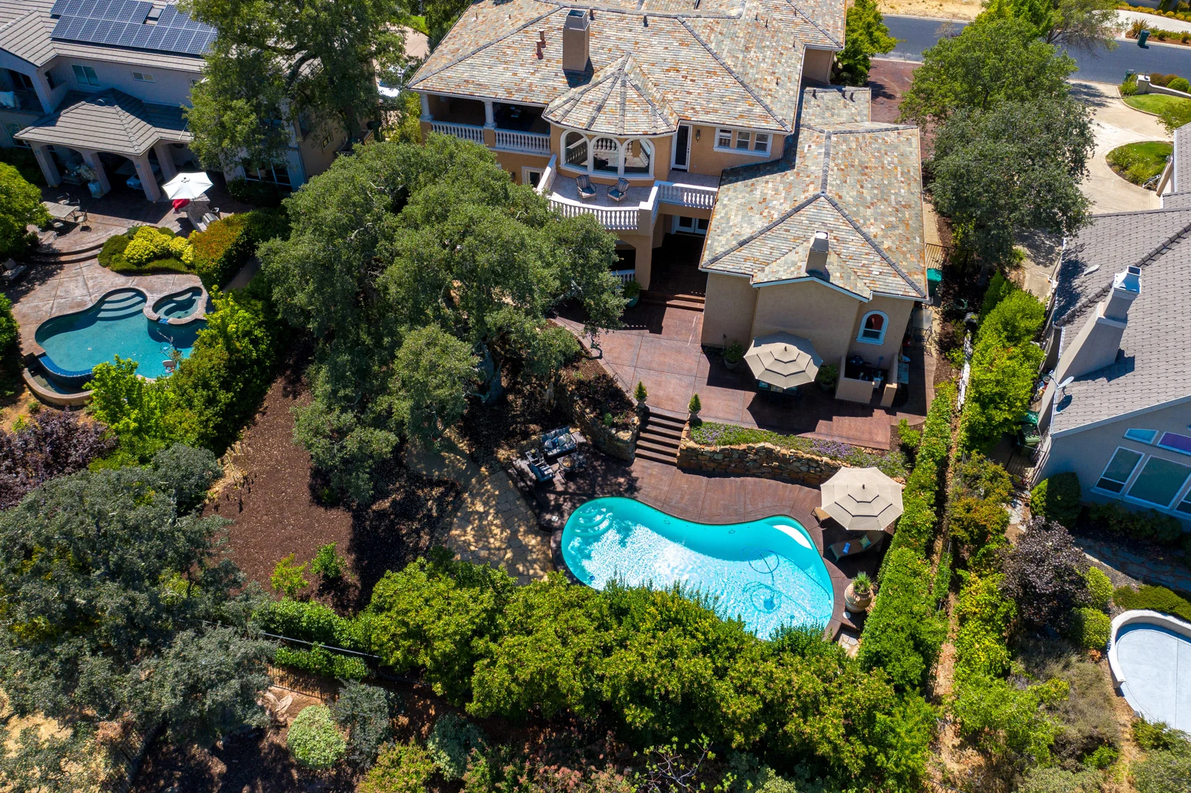 5489 Sur Mer Drive 15.jpg