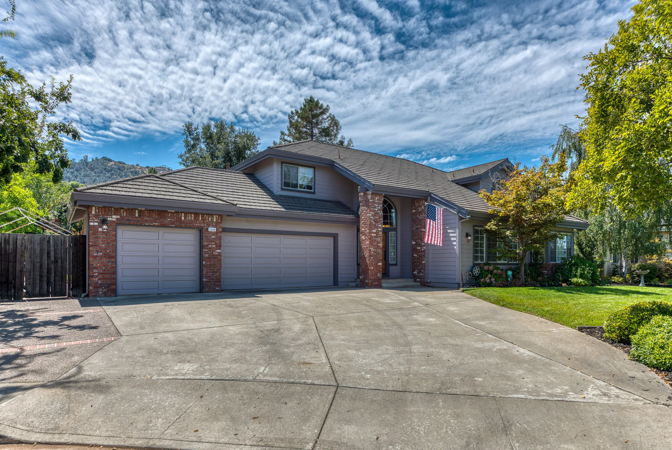 1259 Quiet Cir 1.jpg