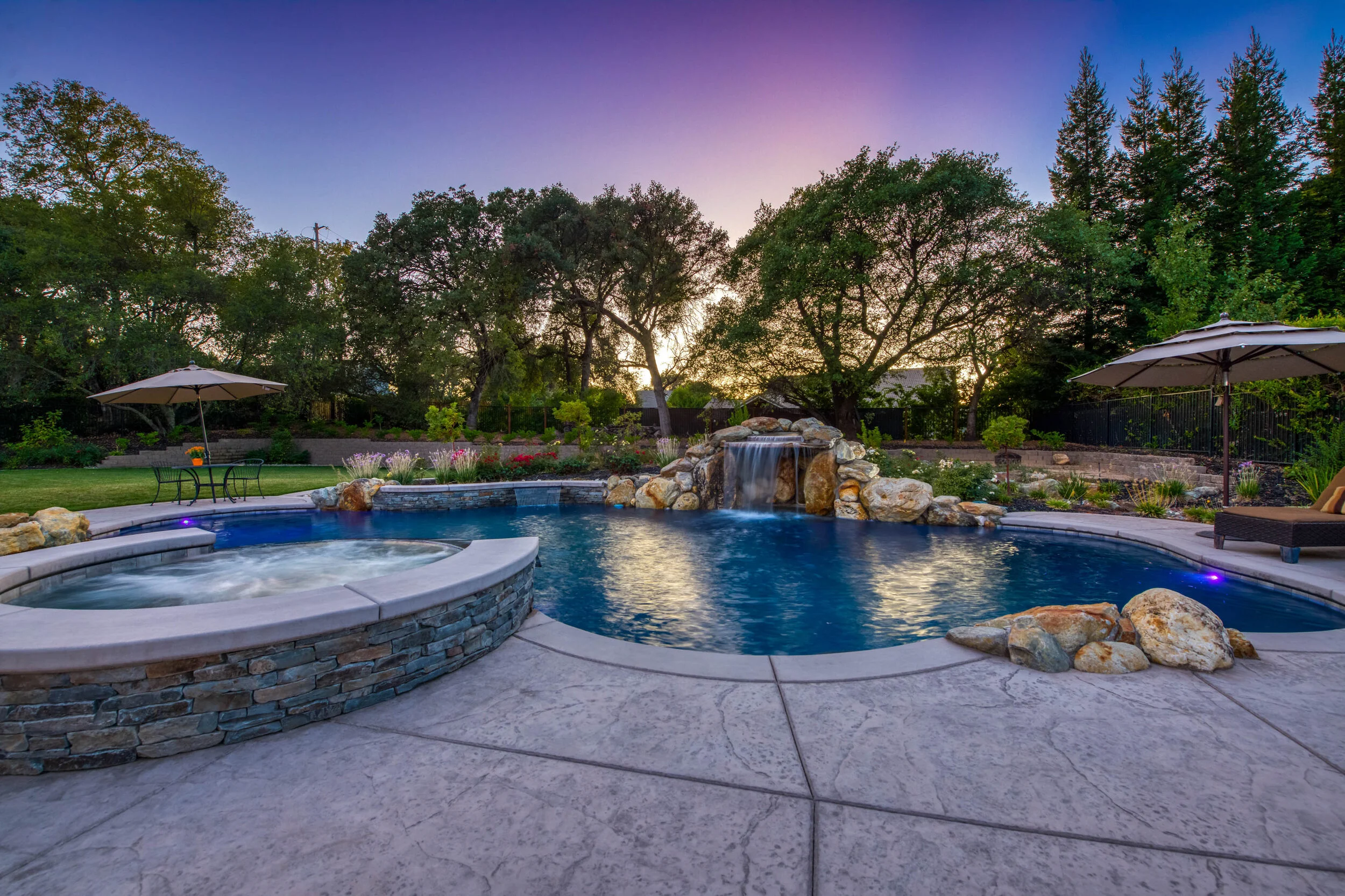 5650 Monte Claire Ln - Twilight - 26.jpg